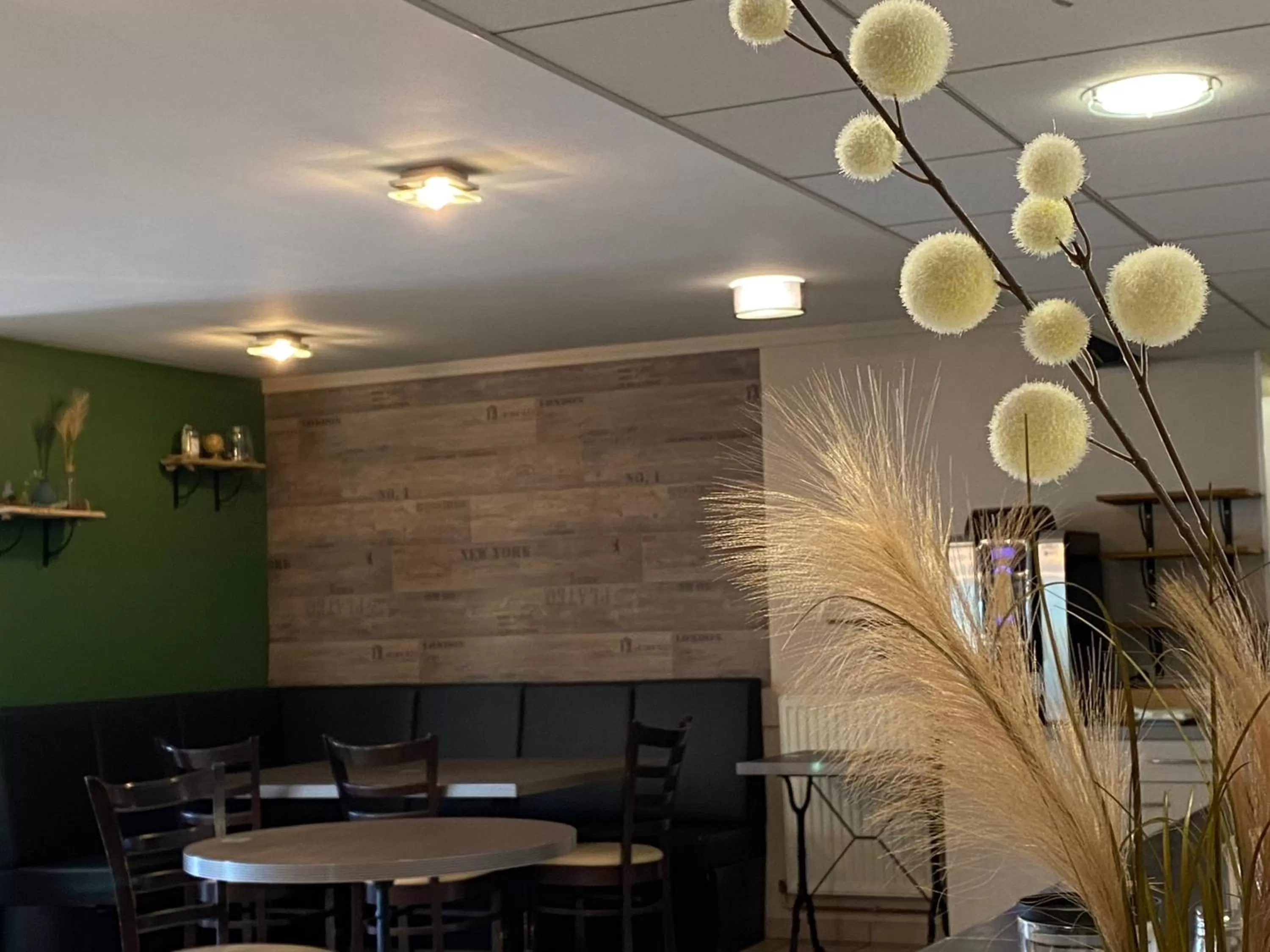 Restaurant/places to eat in Brit Hotel Reims La Pompelle