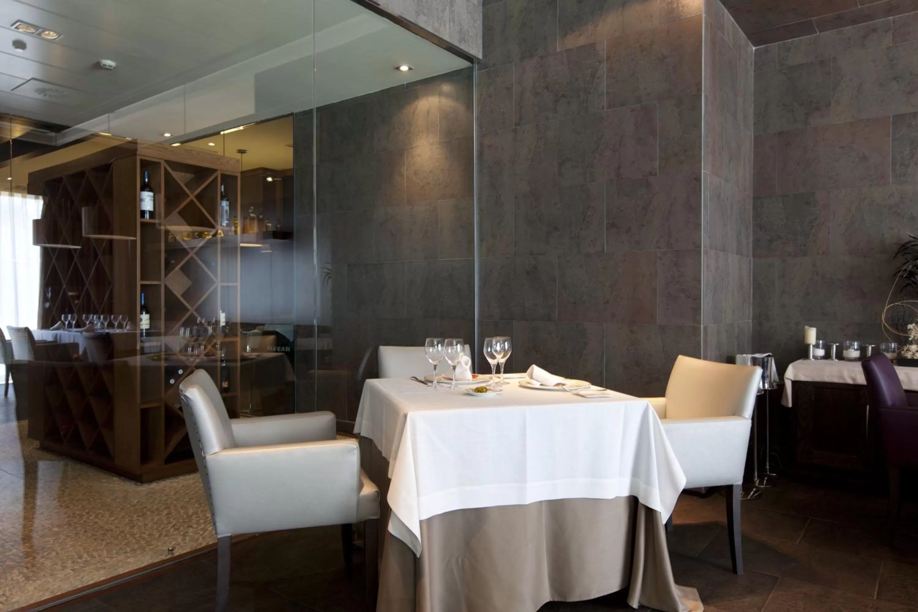Restaurant/places to eat in Hotel Cordoba Center