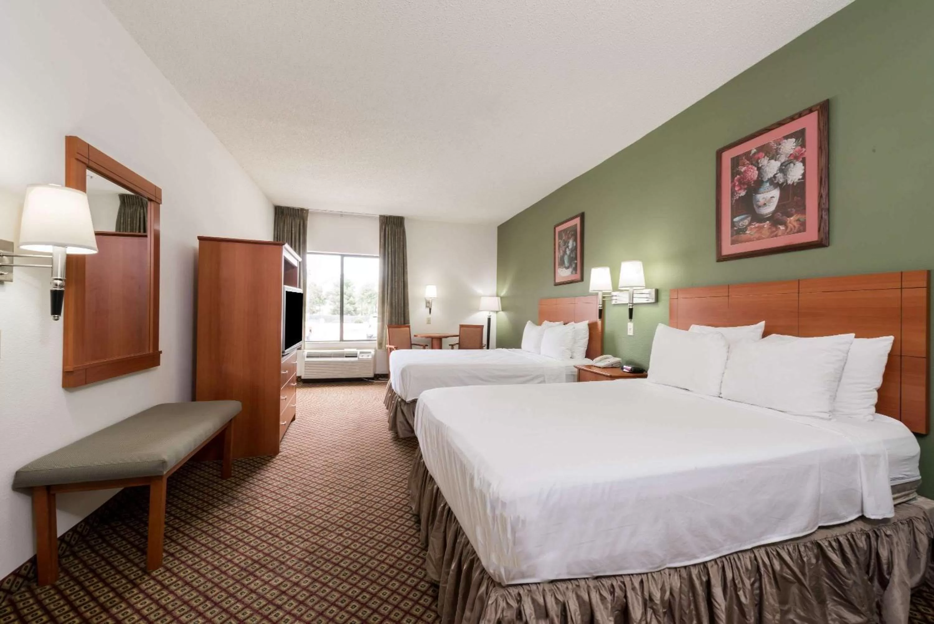 Photo of the whole room, Bed in Super 8 by Wyndham Fort Worth Downtown South