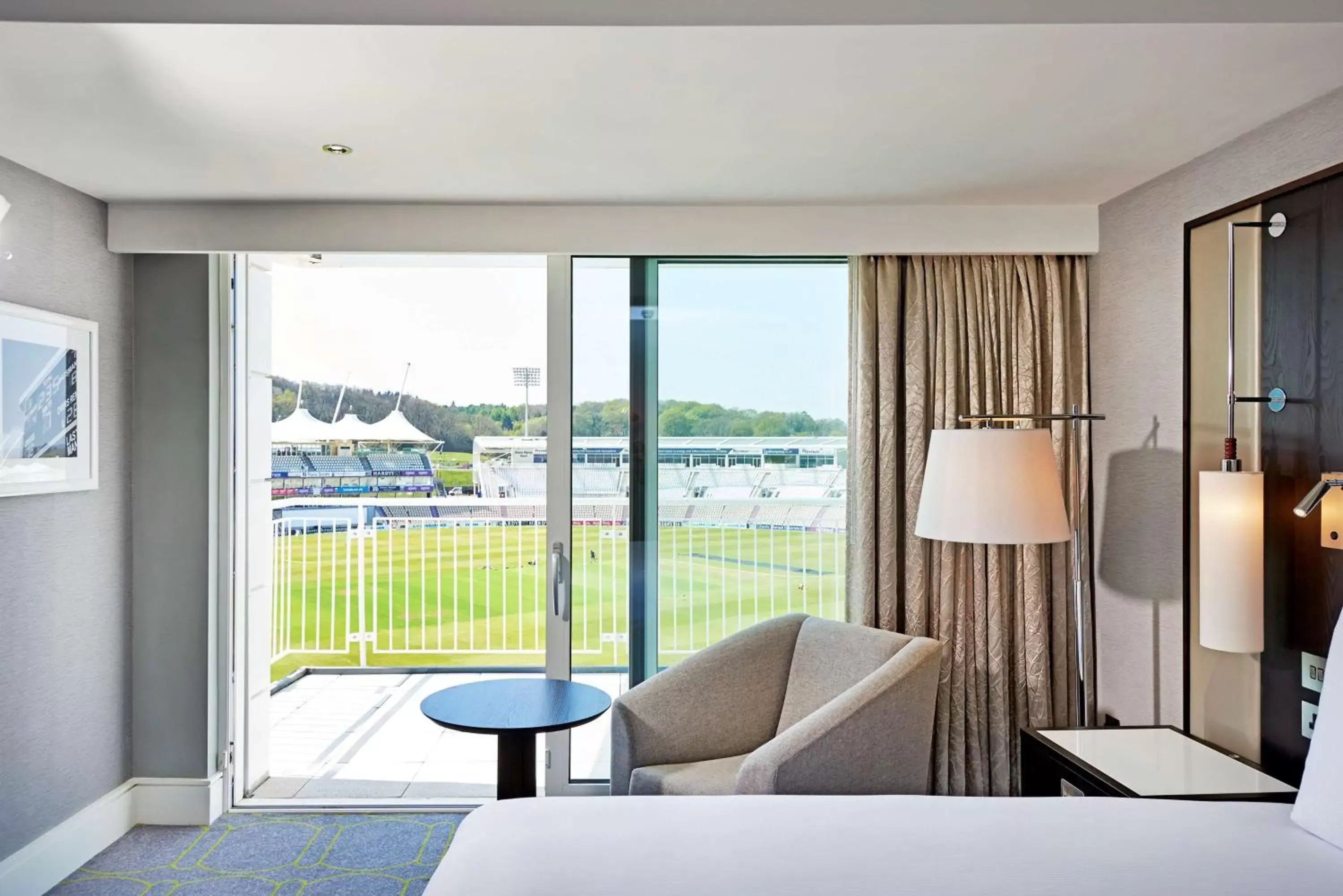 Deluxe Queen Room - Mobility Accessible in Hilton Southampton - Utilita Bowl Deluxe Queen Room - Mobility Accessible in Hilton Southampton - Utilita Bowl