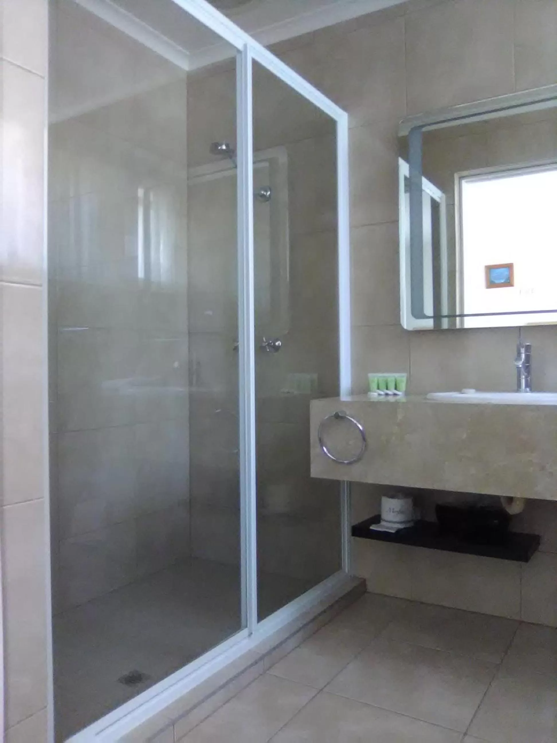 Bathroom in Seahorse Motel Cowes