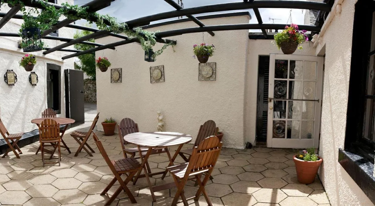 Patio in The Horseshoe Inn