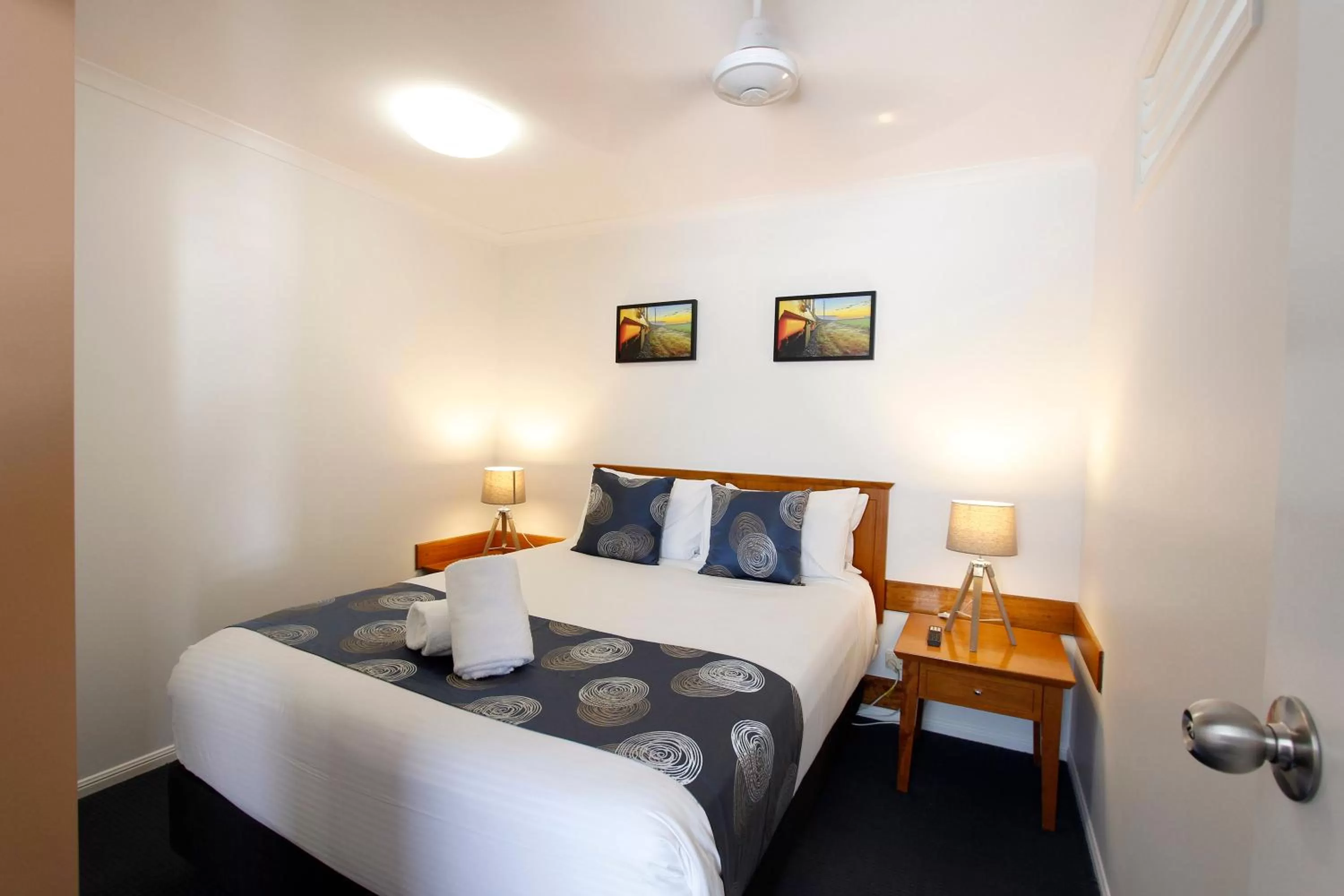 Bedroom, Bed in Windmill Motel & Events Centre