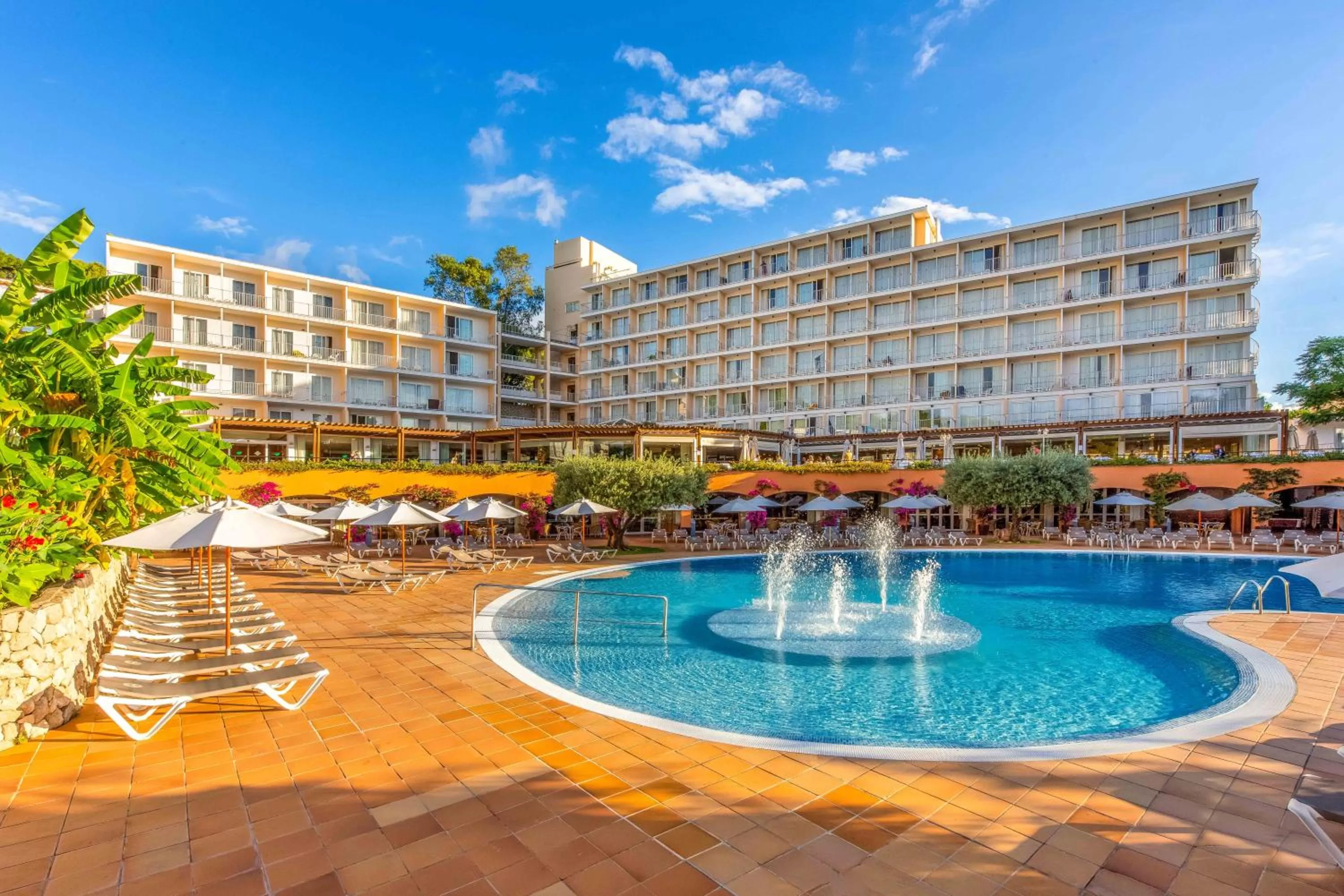 Swimming pool, Property Building in Valentin Park Club