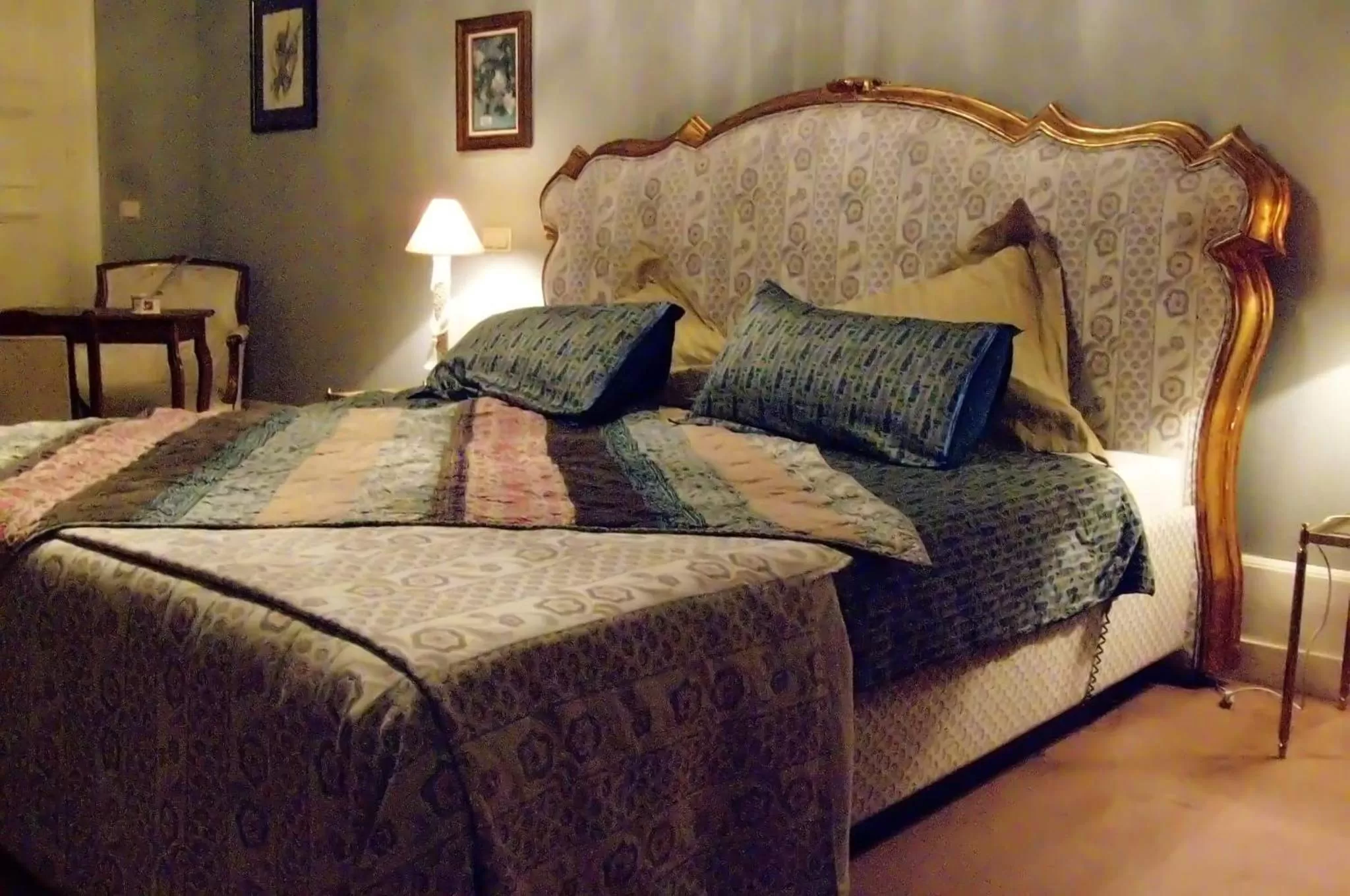 Bed in Château Mesny