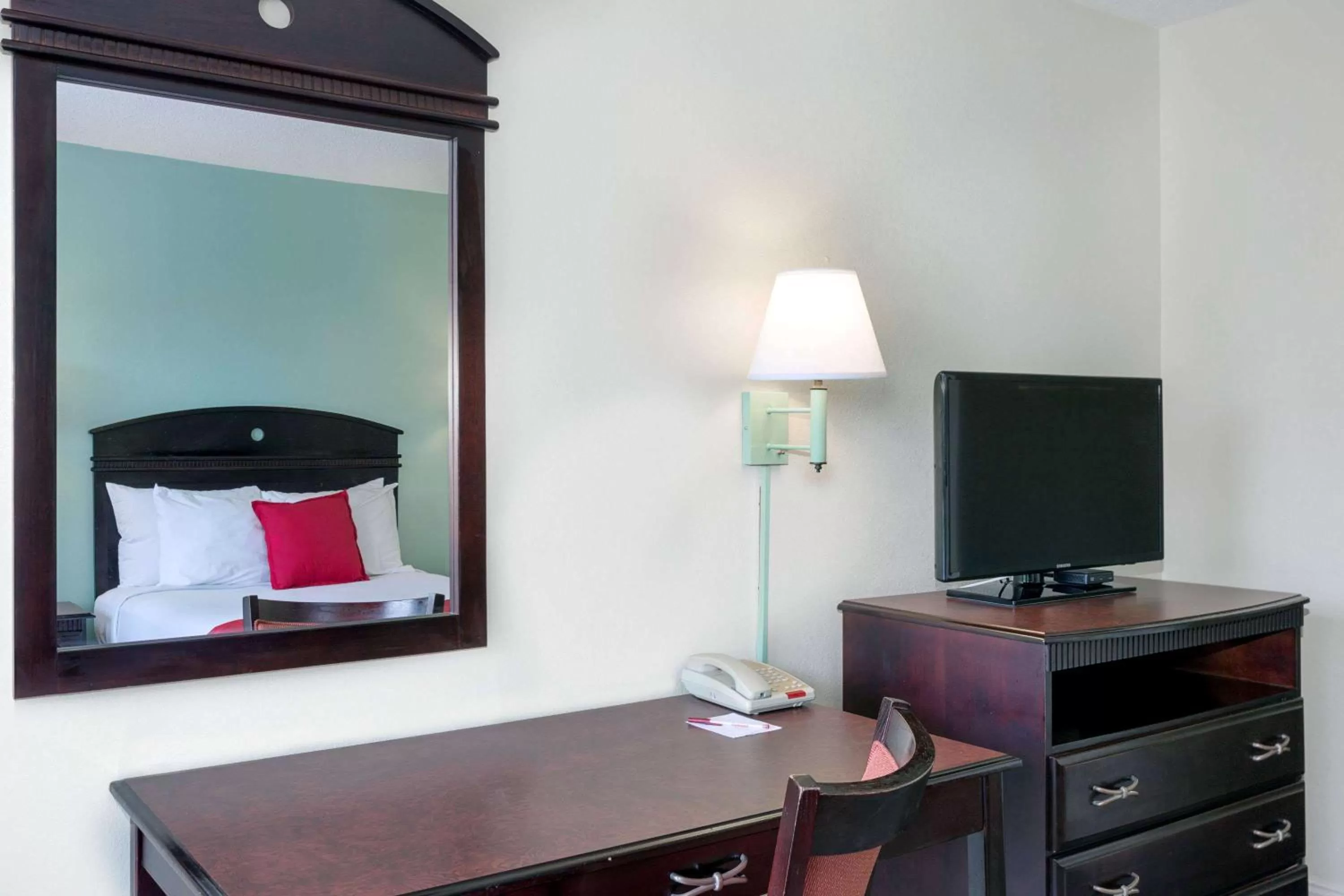 Photo of the whole room, Bed in Ramada by Wyndham Pelham