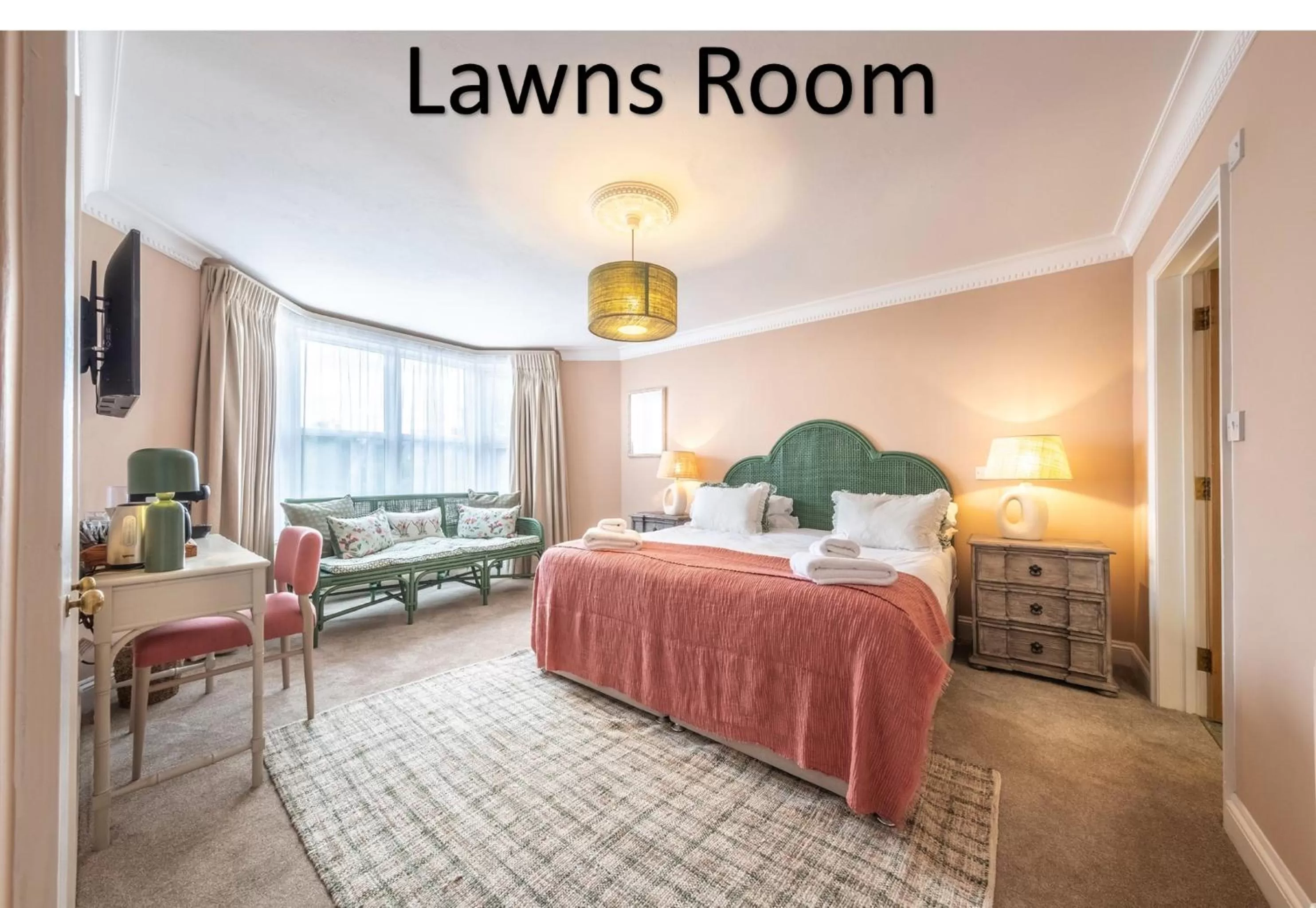 Bedroom, Bed in The Feathers Holt