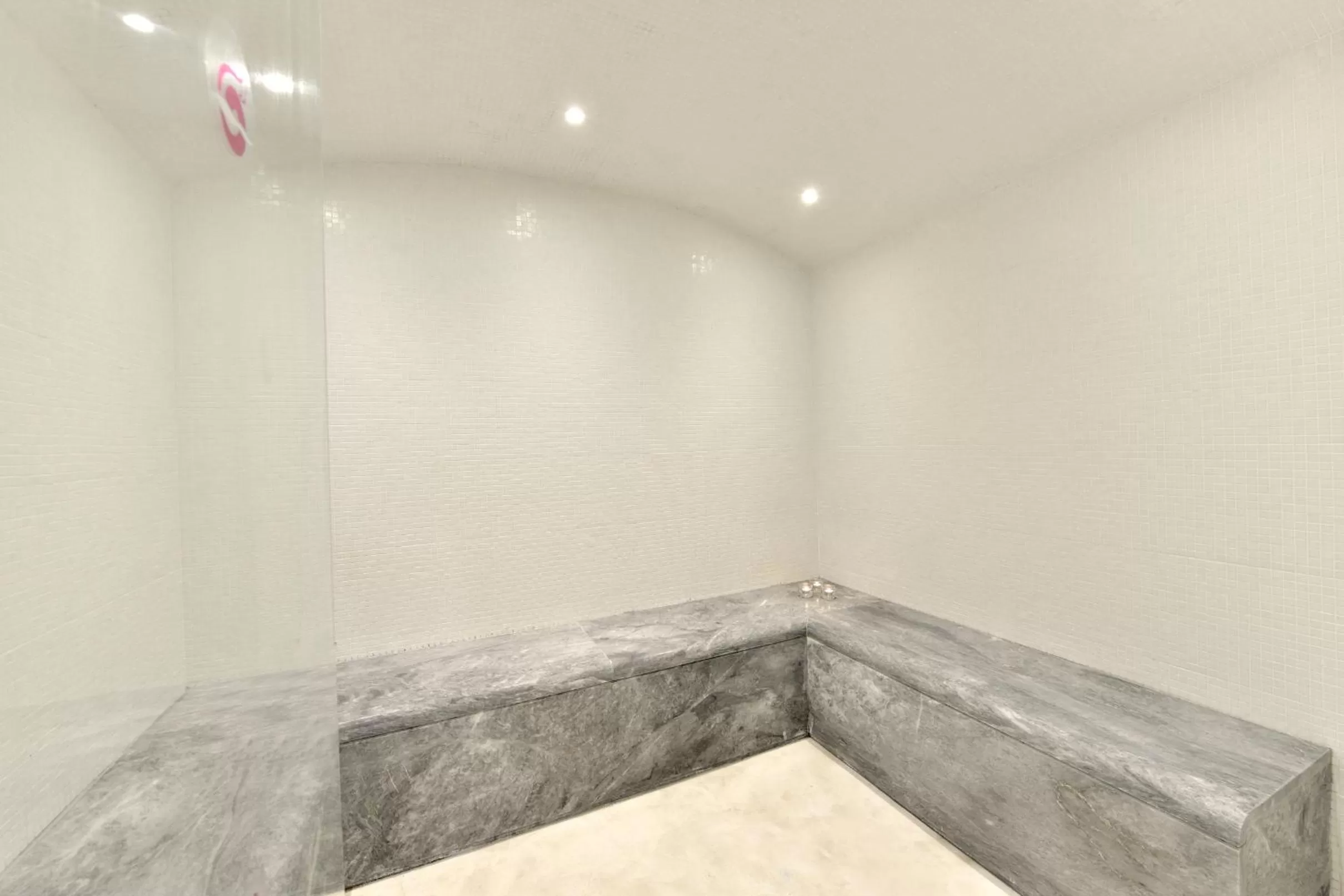 Steam room in Napa Mermaid Hotel & Suites