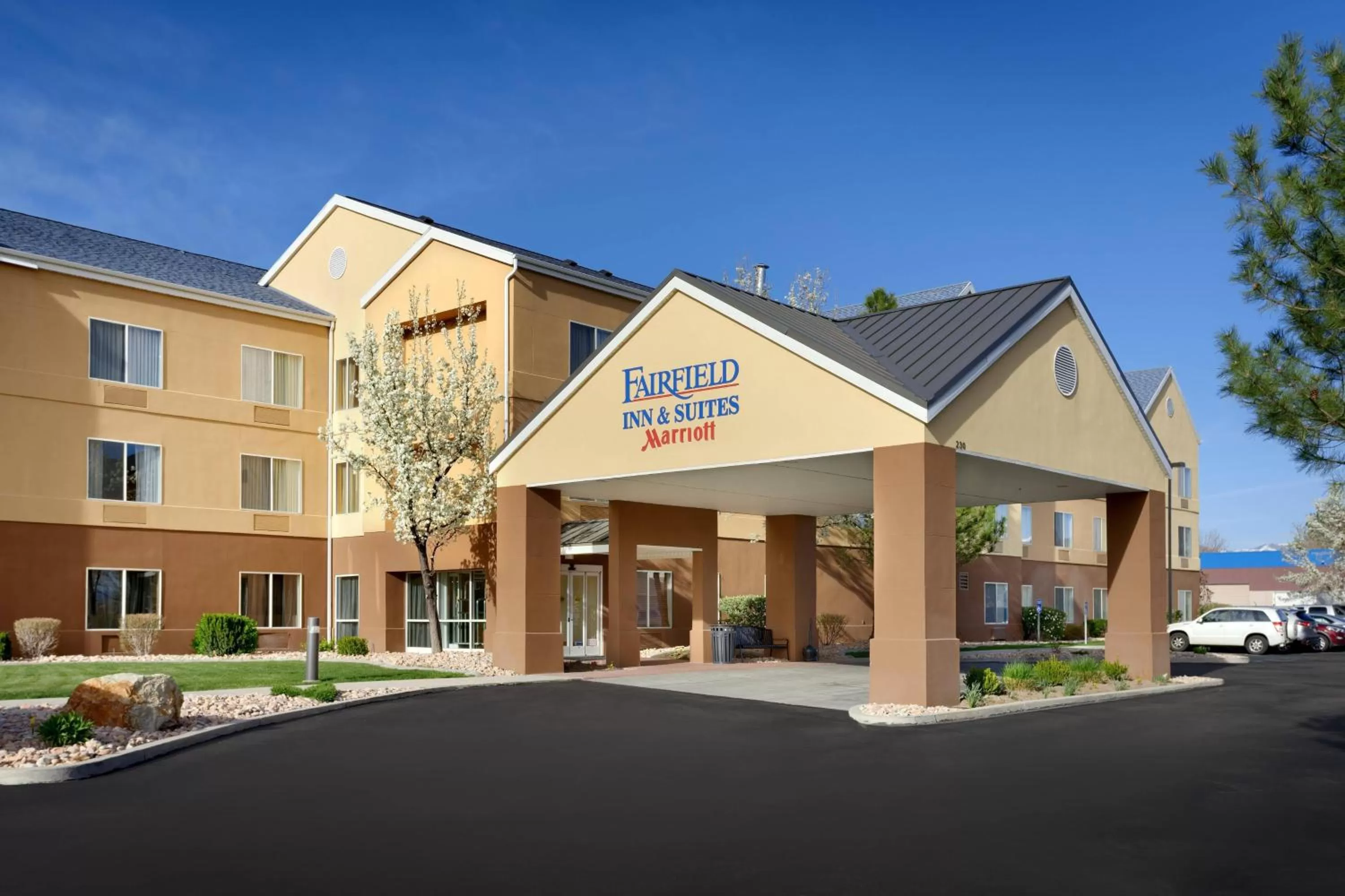 Property Building in Fairfield Inn & Suites Salt Lake City Airport