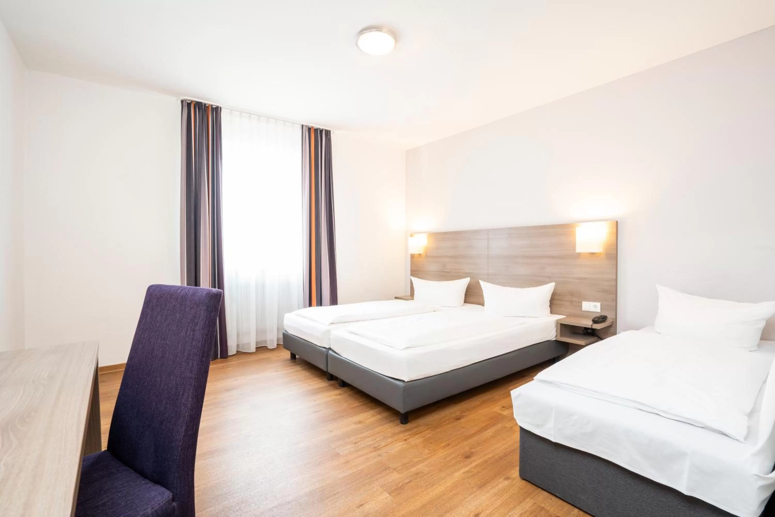 Photo of the whole room, Bed in Bamberg Inn