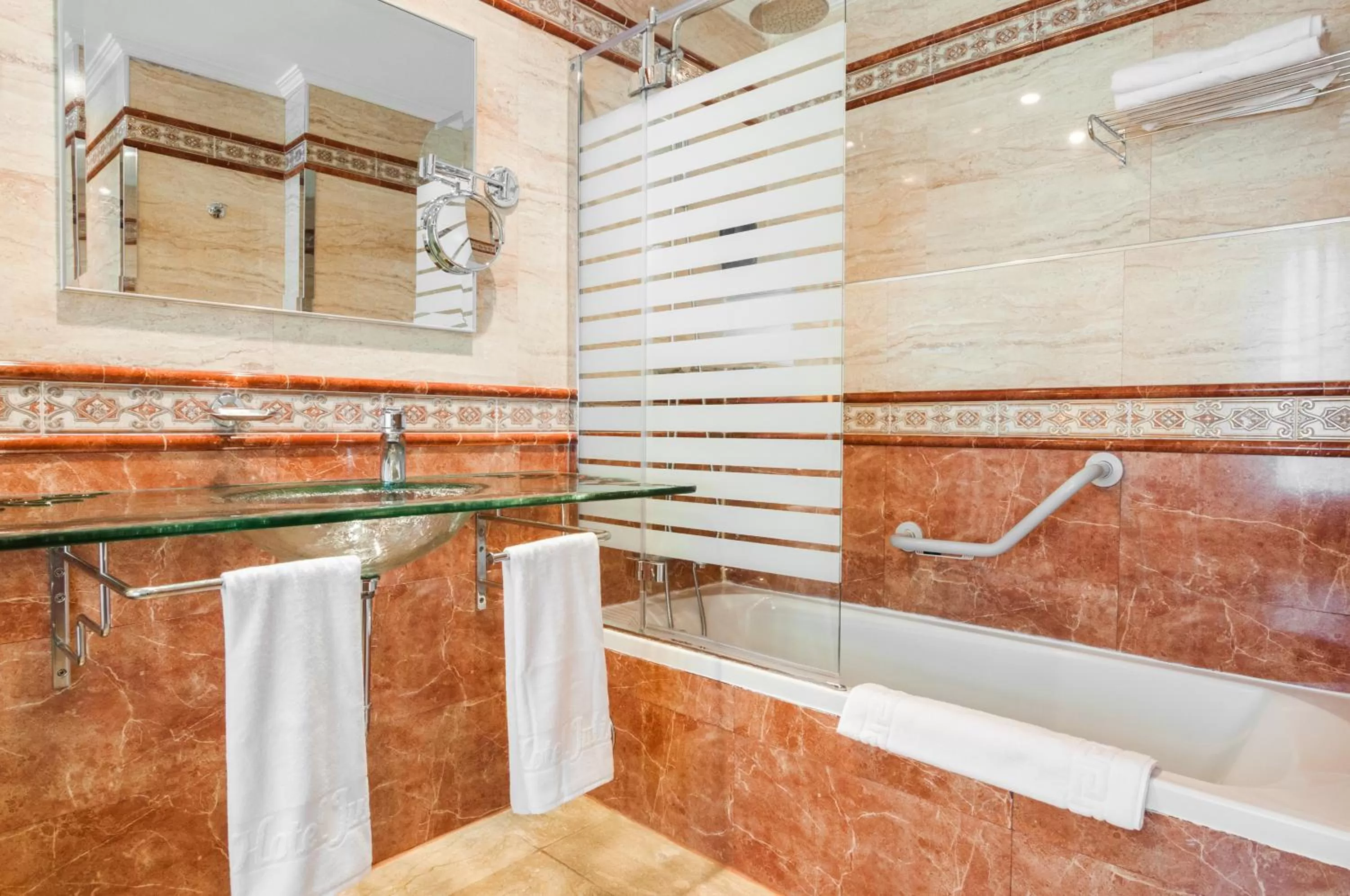 Bathroom in Hotel Julia