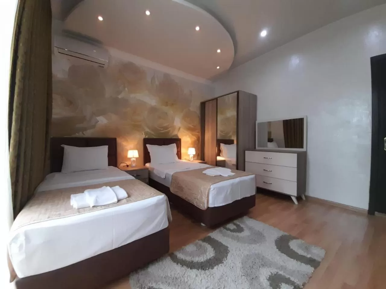 Photo of the whole room, Bed in Hotel Royal Palace