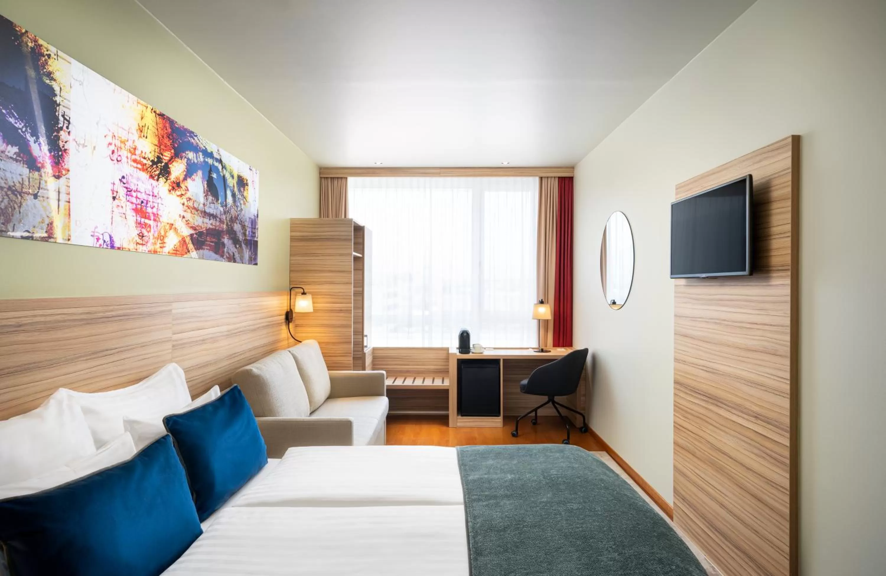 Bed in Leonardo Hotel Salzburg Airport