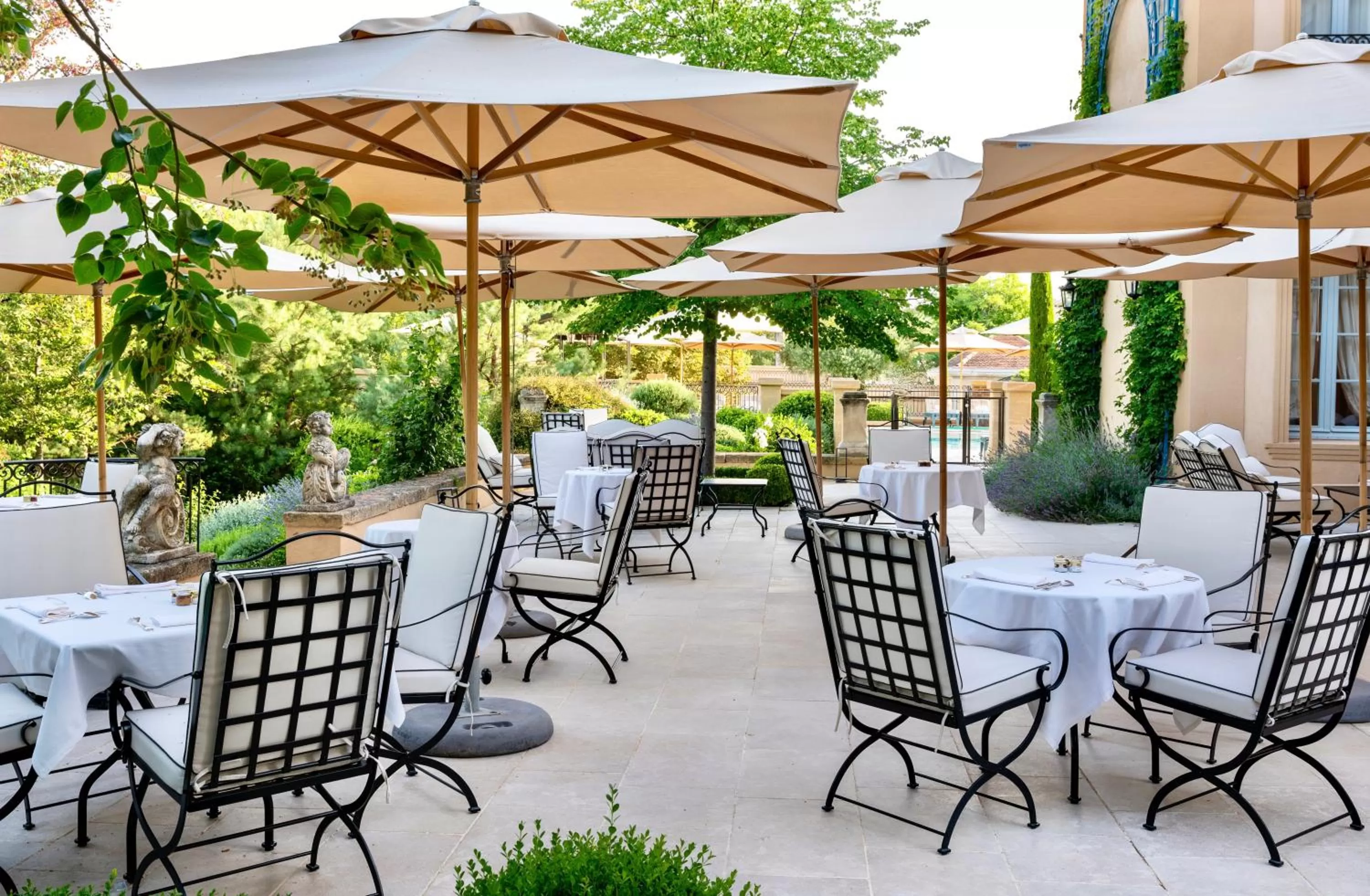 Breakfast in Villa Saint-Ange