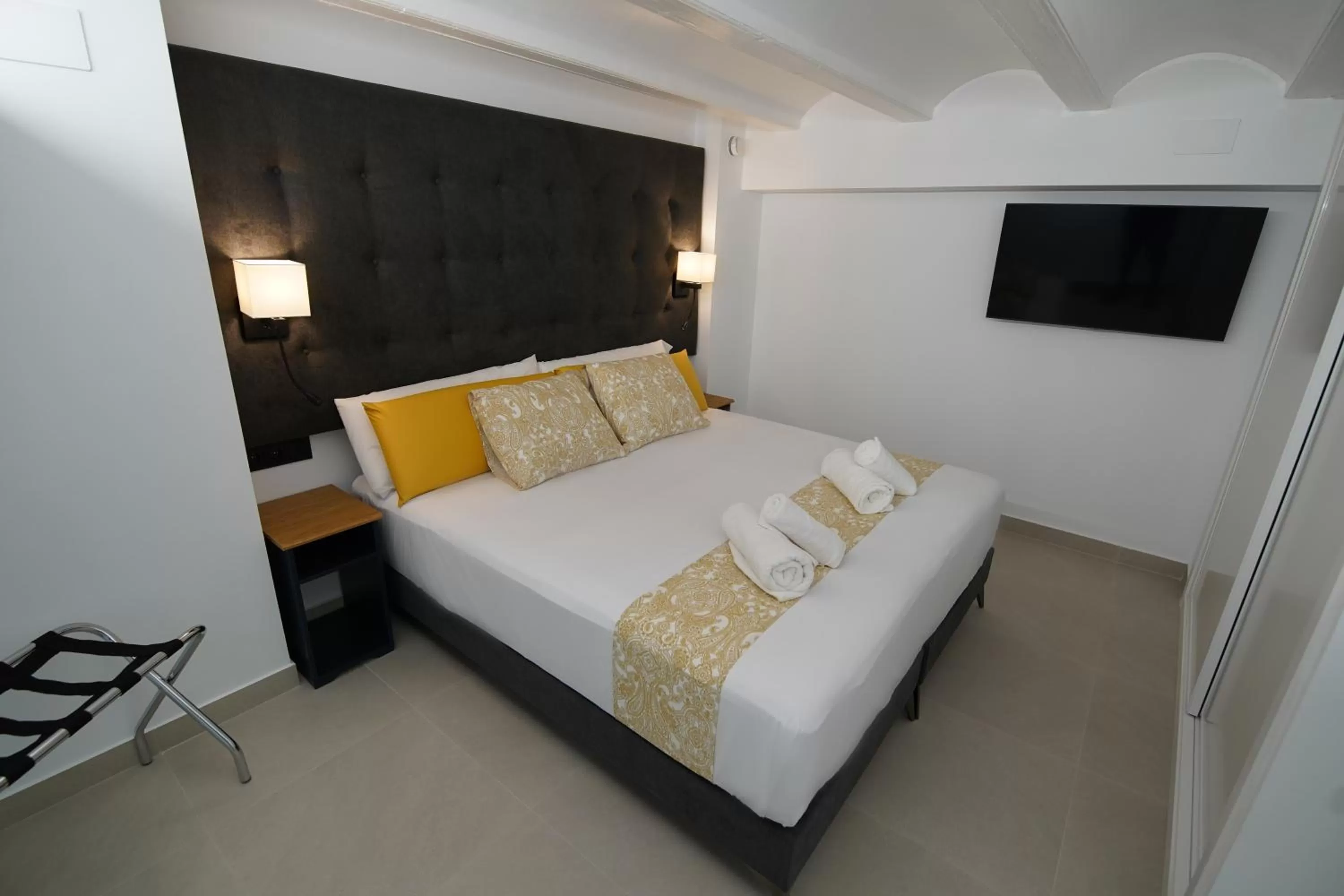 Bed in BET Apartments - Suites Puerto Valencia