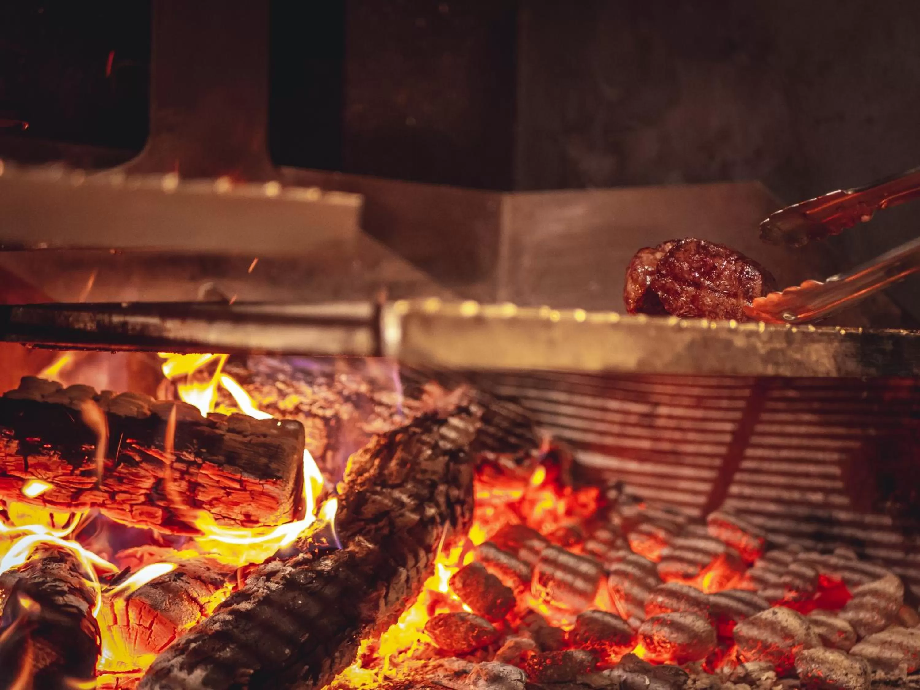 Restaurant/places to eat in Phi Hotel Piajo