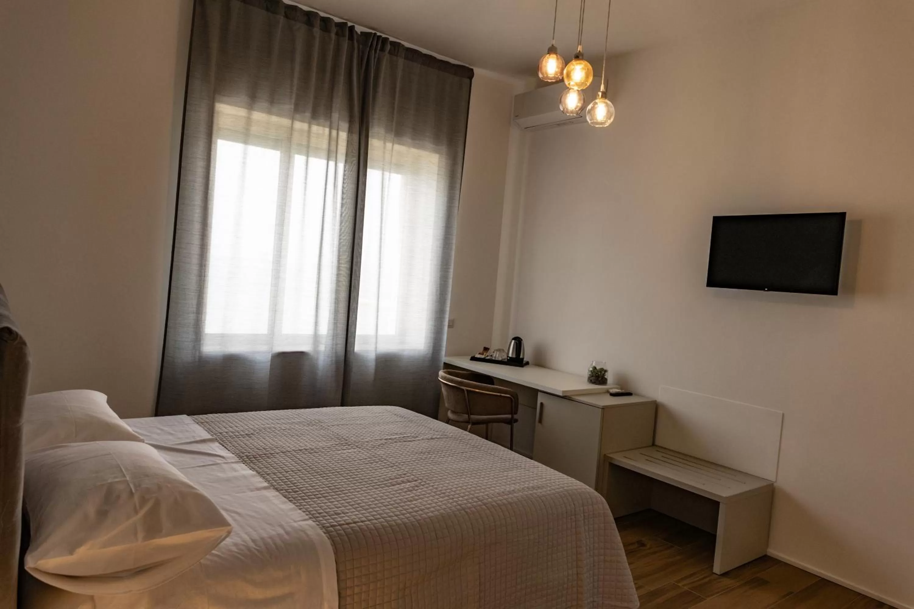 TV and multimedia, Bed in Cas’ A Mare - Beachfront Luxury Suites