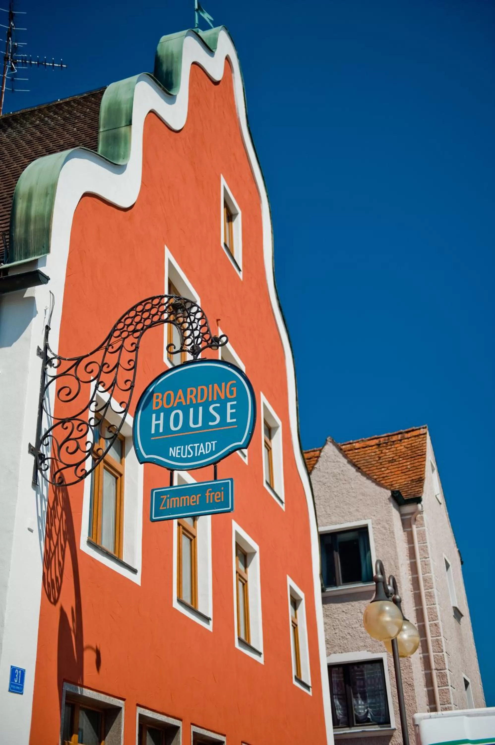 Property building in greenpartment Boardinghouse Neustadt