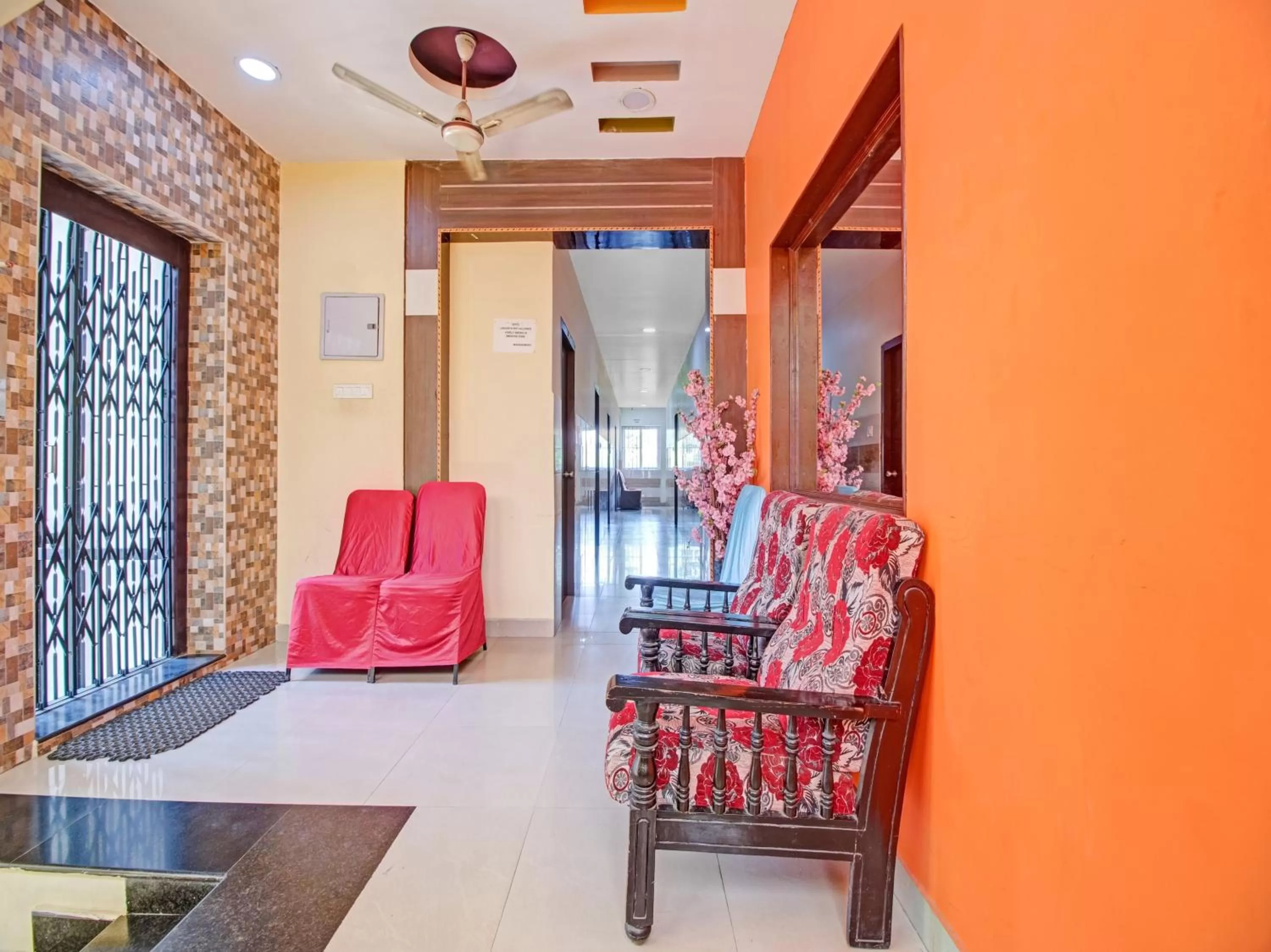 Lobby or reception, Seating Area in OYO Flagship Kk Royal Grand