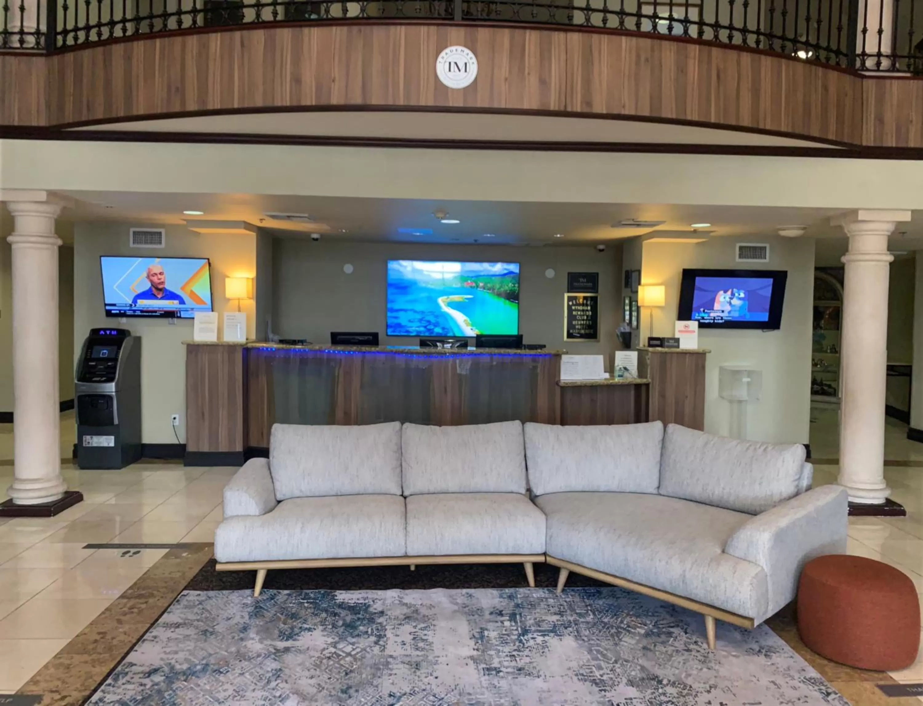 Lobby or reception in Hotel Marguerite South Anaheim - Garden Grove, Trademark Collection by Wyndham