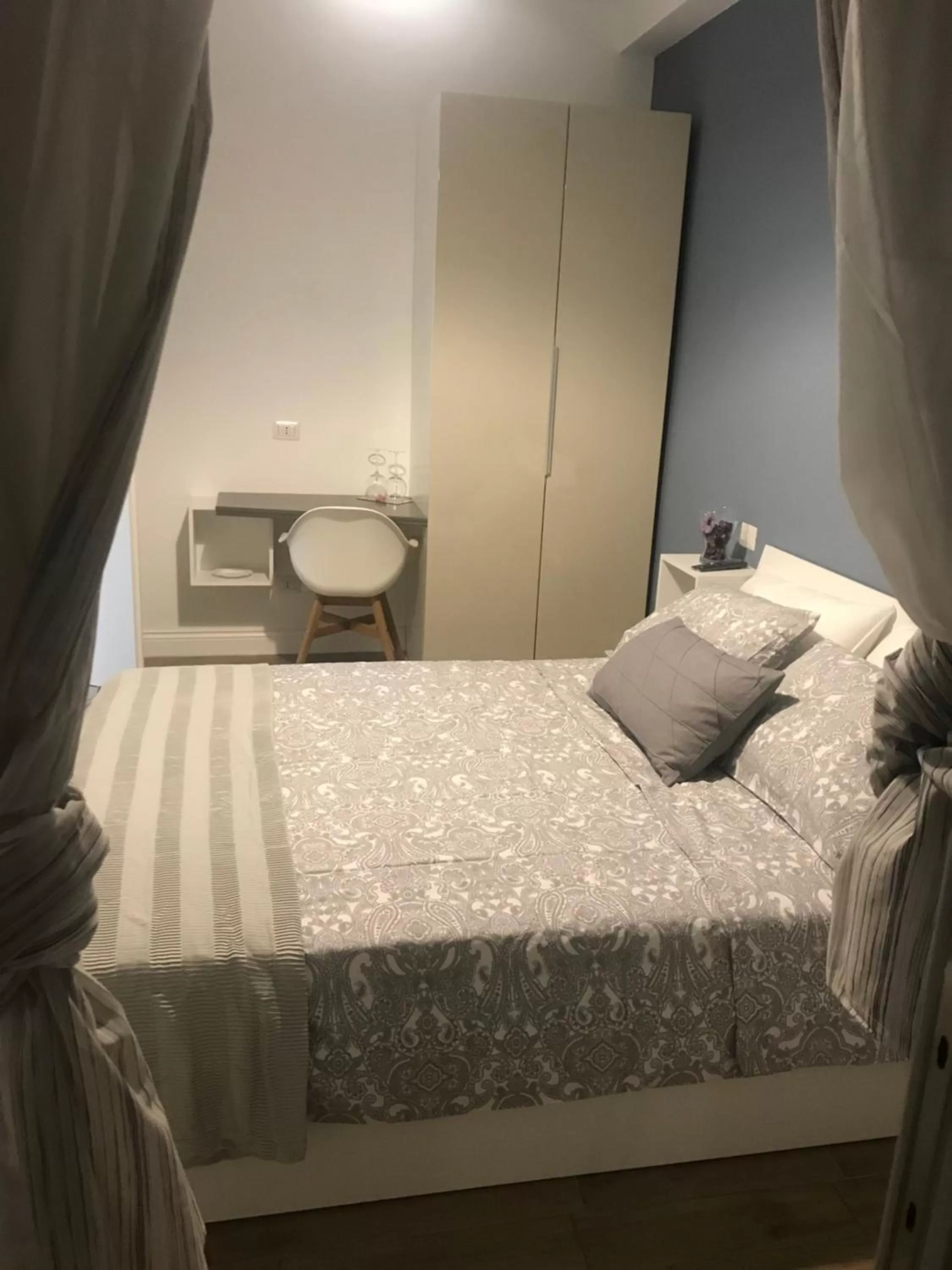 Photo of the whole room, Bed in Domus Alysar