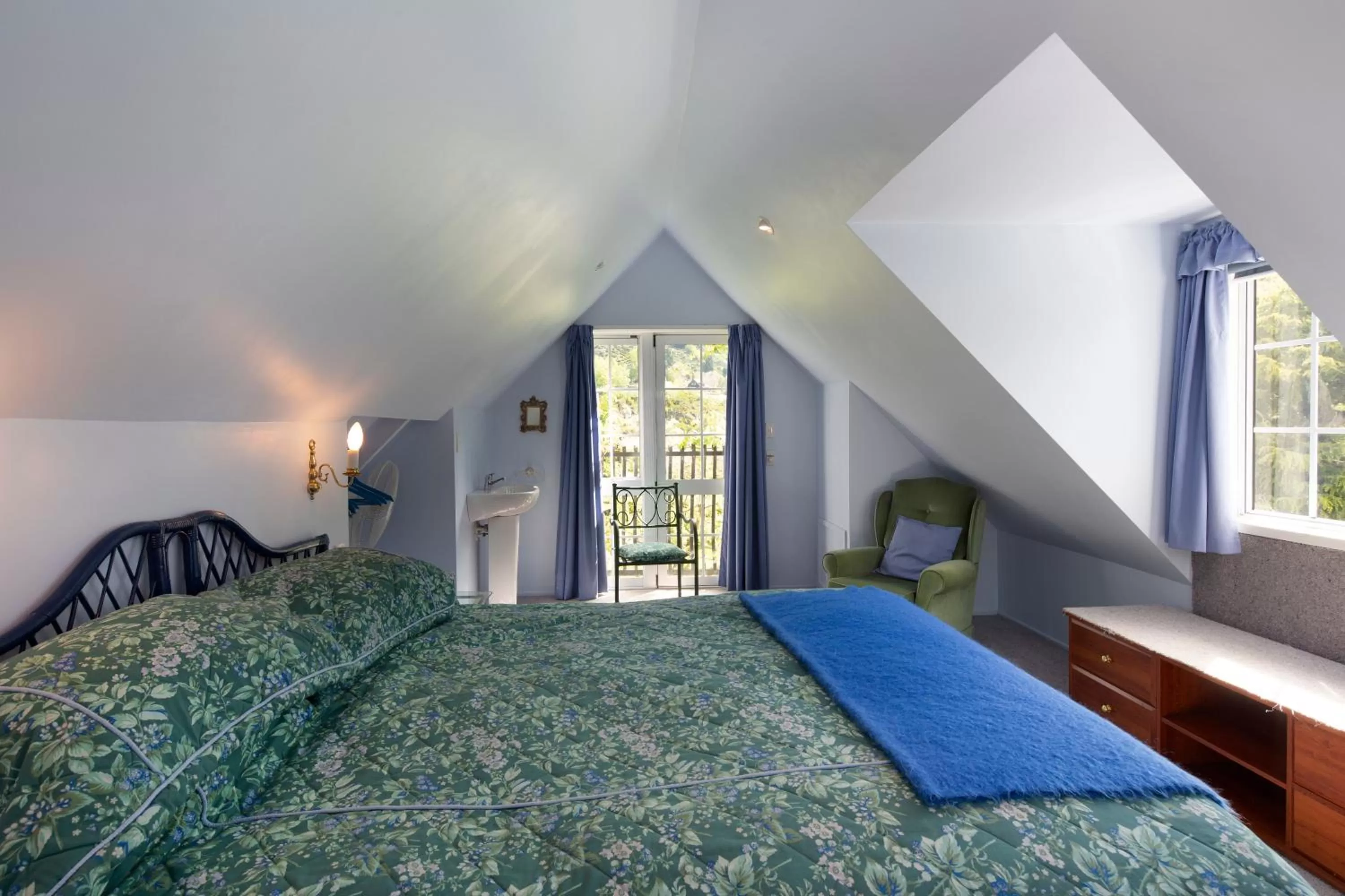 Photo of the whole room, Bed in Trelawn Place