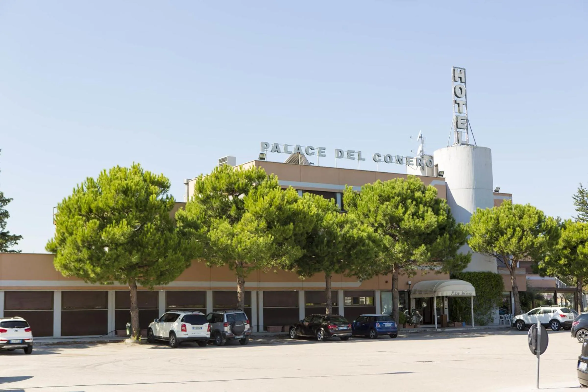 Facade/entrance in Hotel Palace del Conero