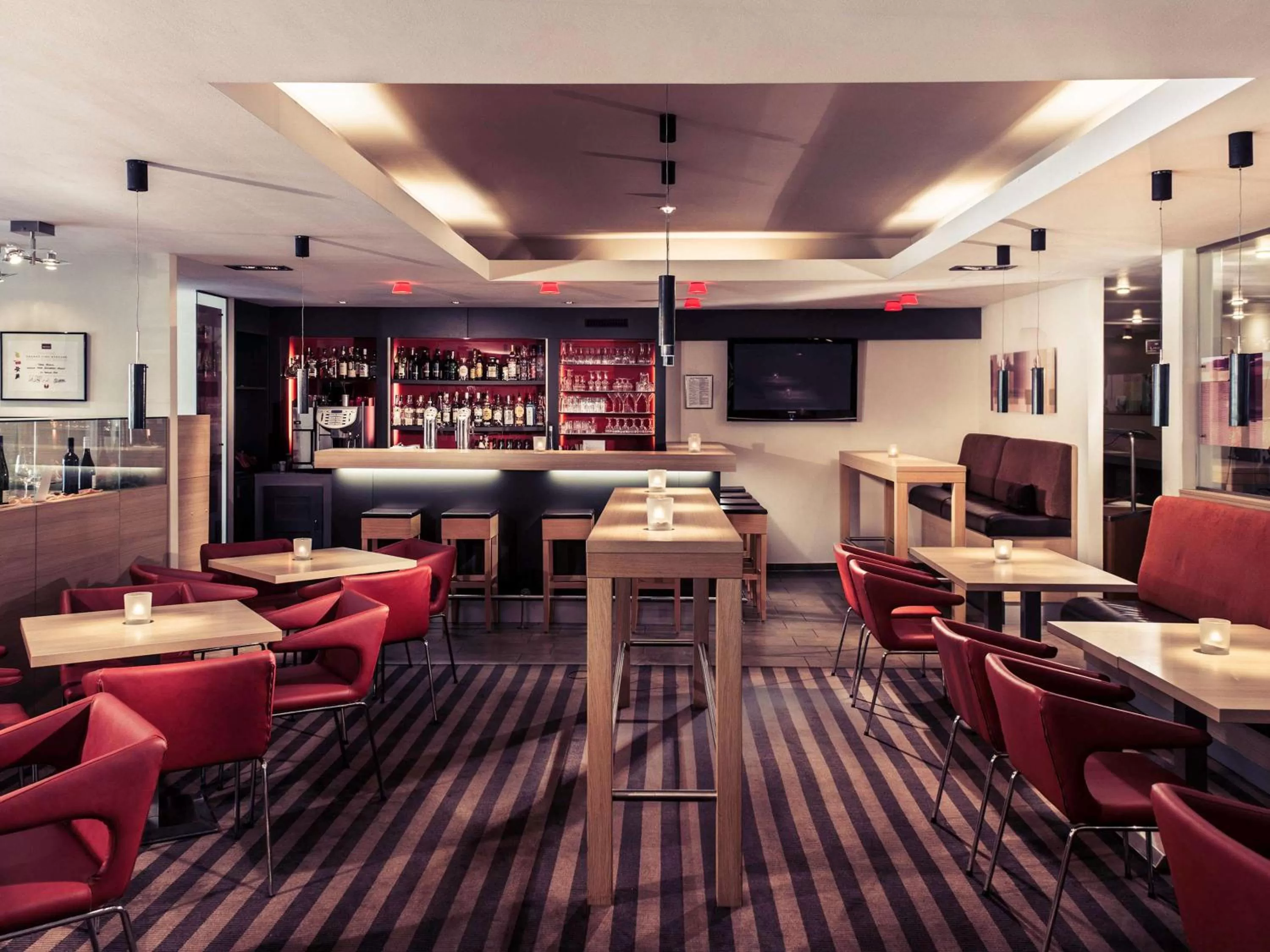 Property building, Lounge/Bar in Mercure Düsseldorf Airport