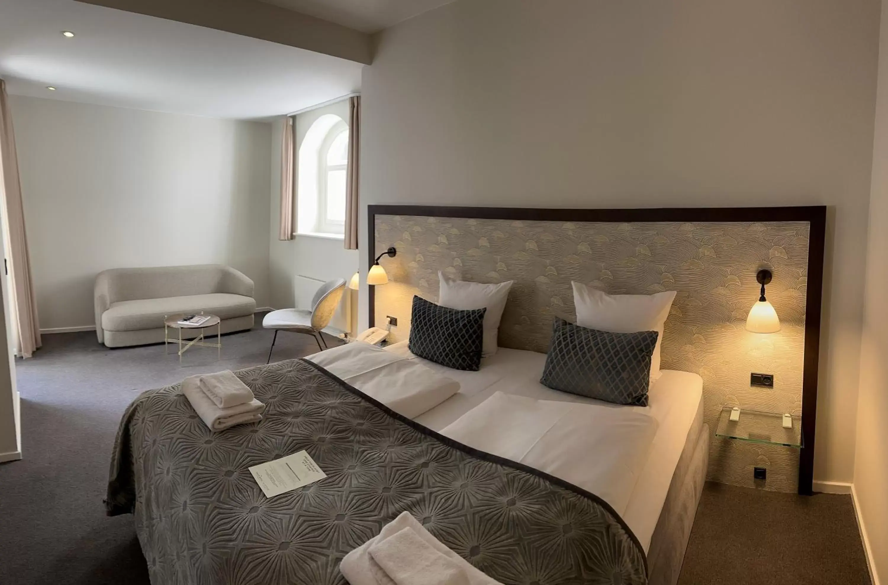 Superior Double Room in Ascot Hotel Superior Double Room in Ascot Hotel