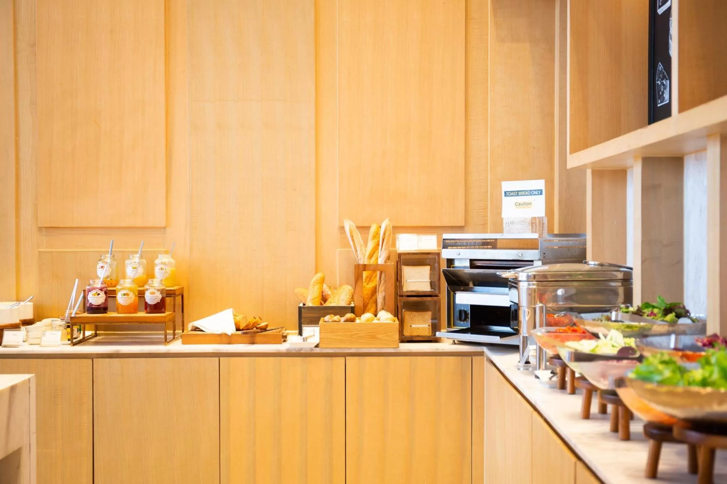 Food and drinks in Avani Plus Riverside Bangkok Hotel