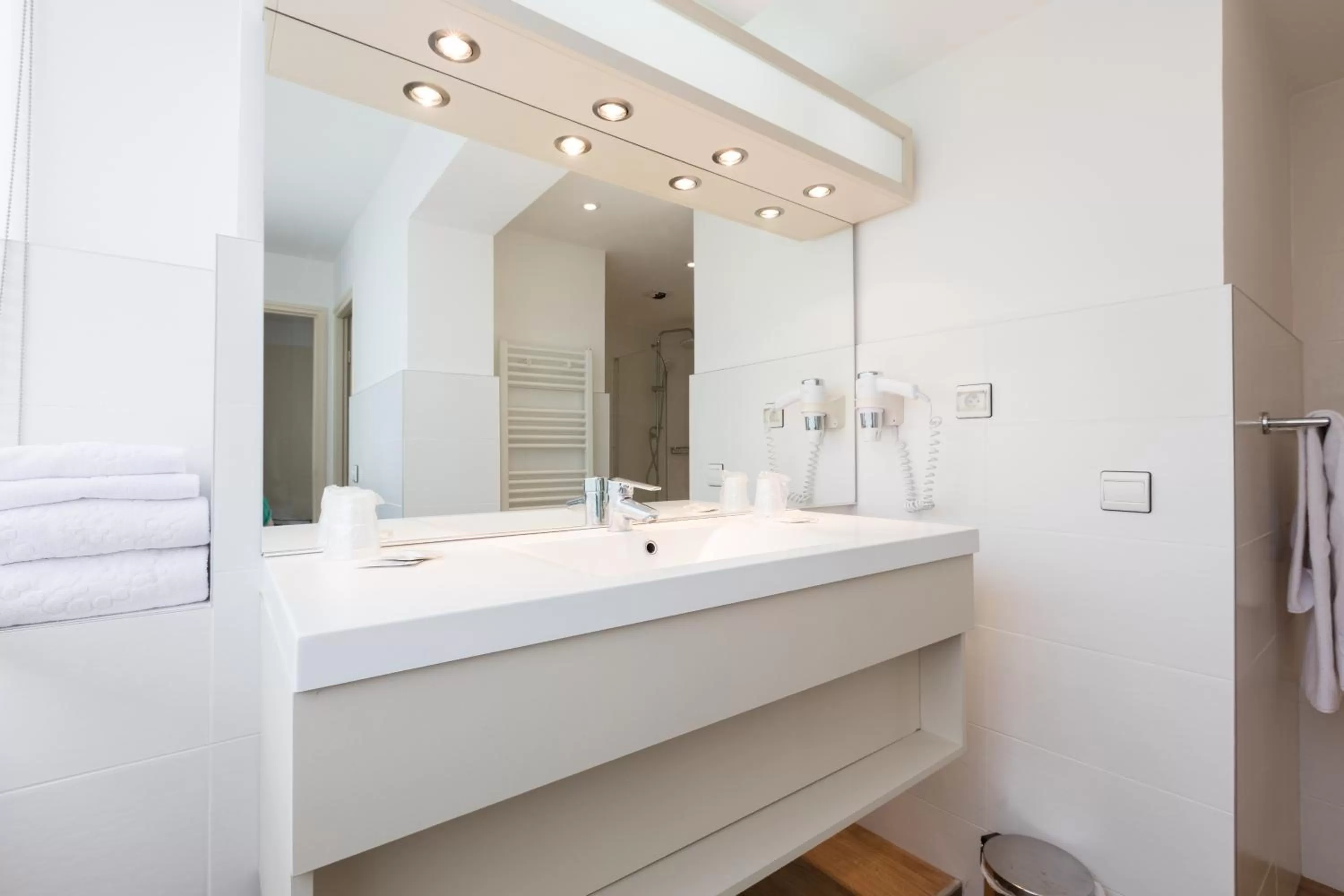 Toilet in Hôtel Rotonde Aix-en-Provence centre