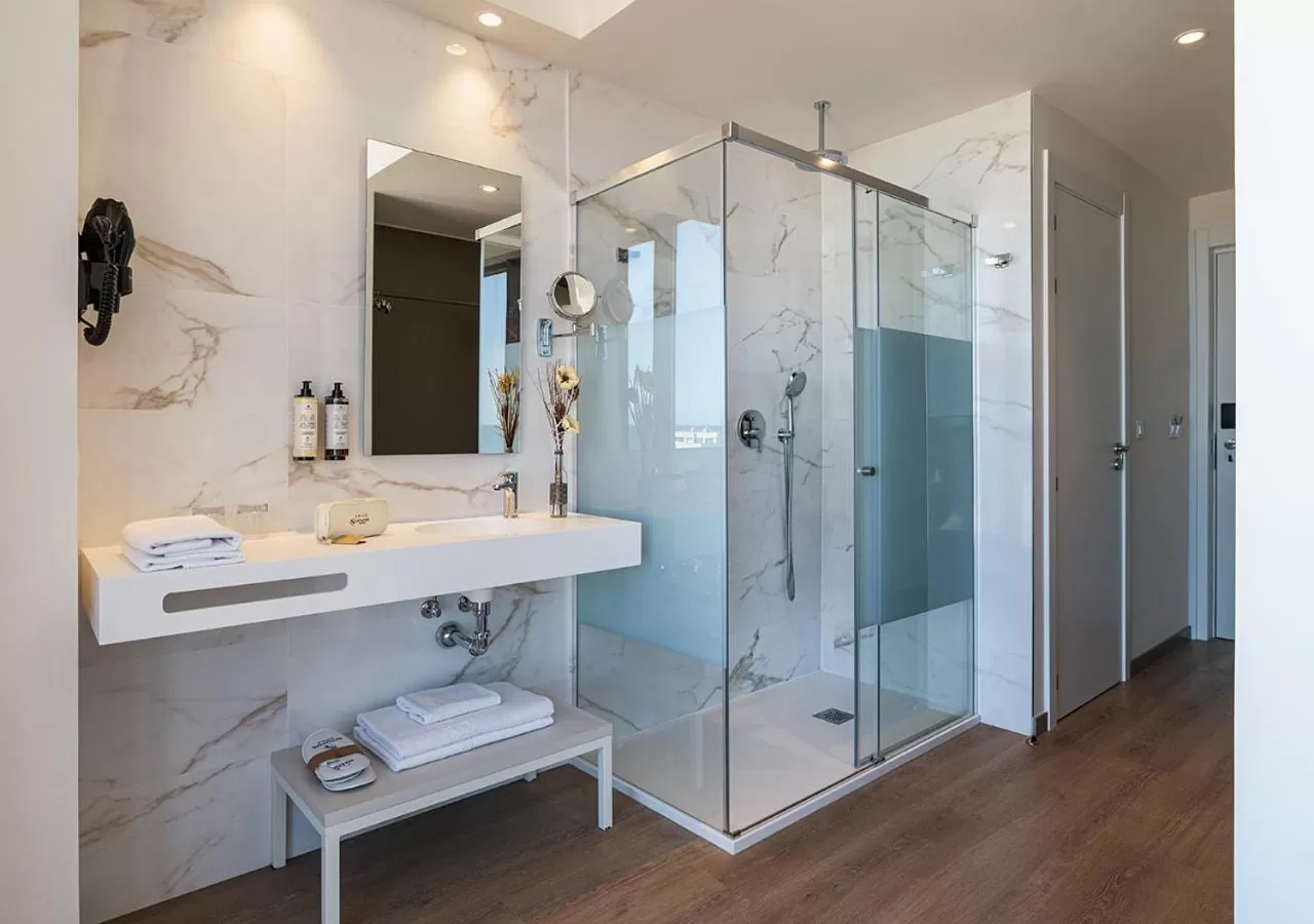 Bathroom in Senator Gandia