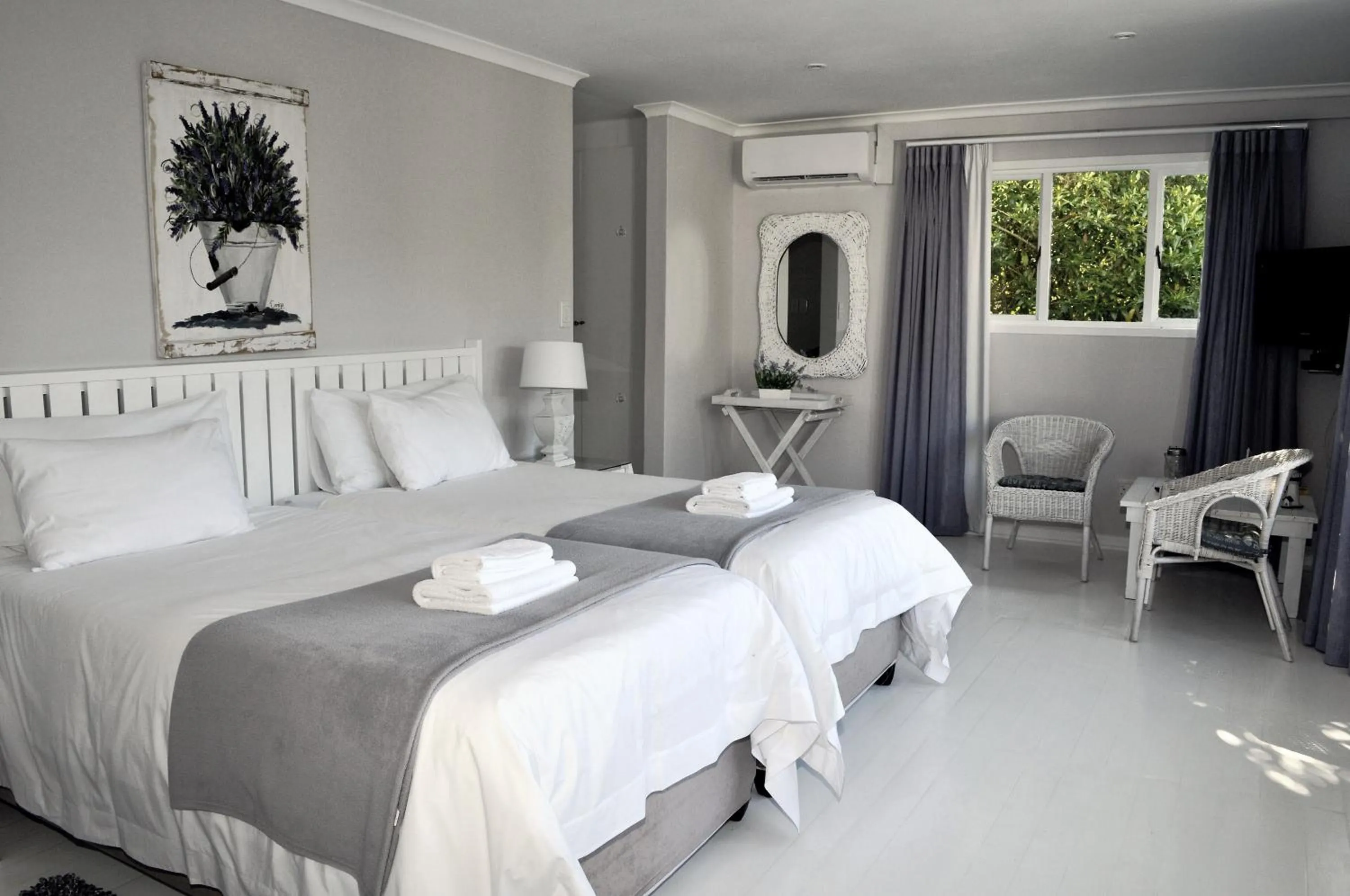 Bedroom, Bed in Brenton Beach House