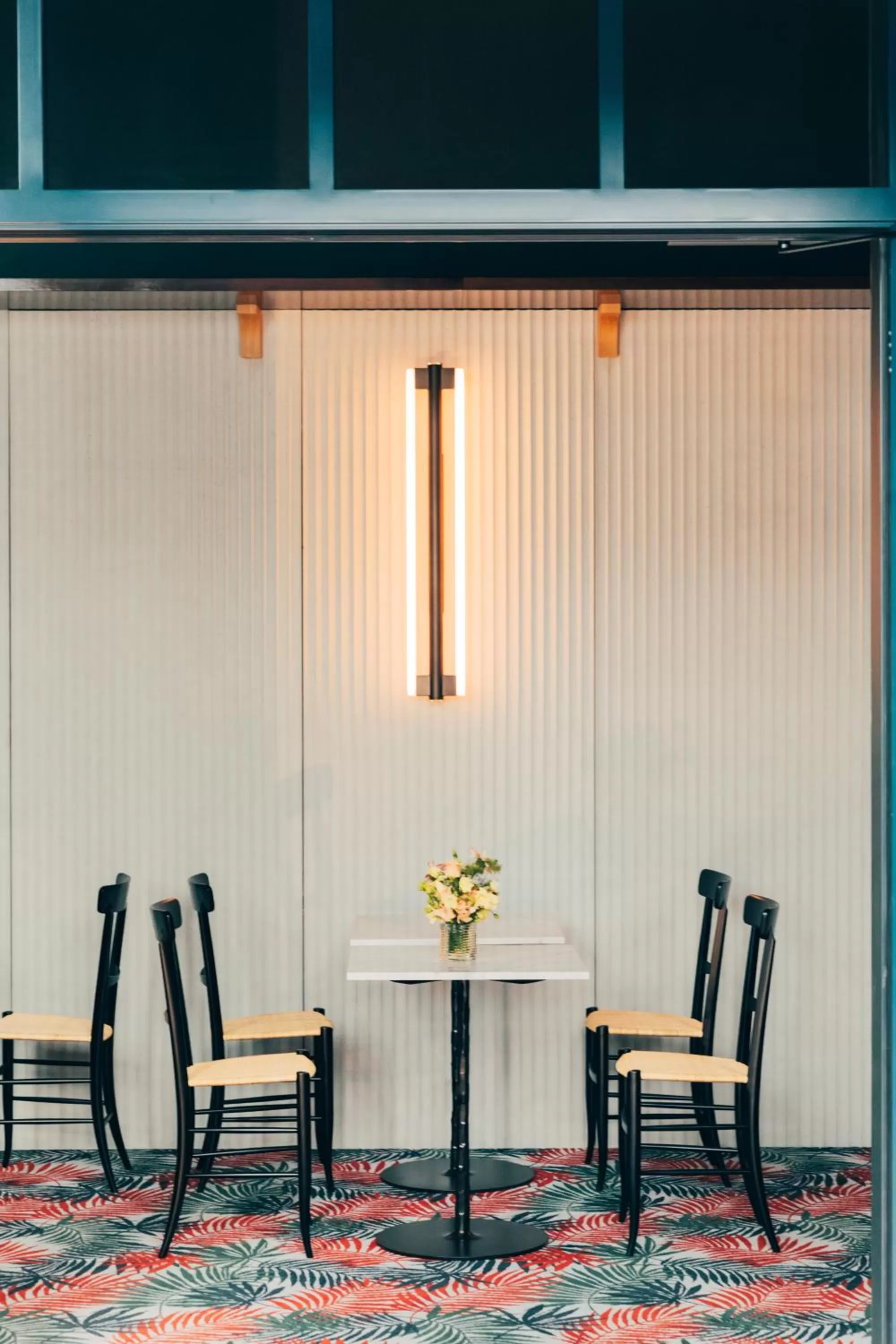 Communal lounge/ TV room in Hôtel Wallace Paris, a Member of Design Hotels