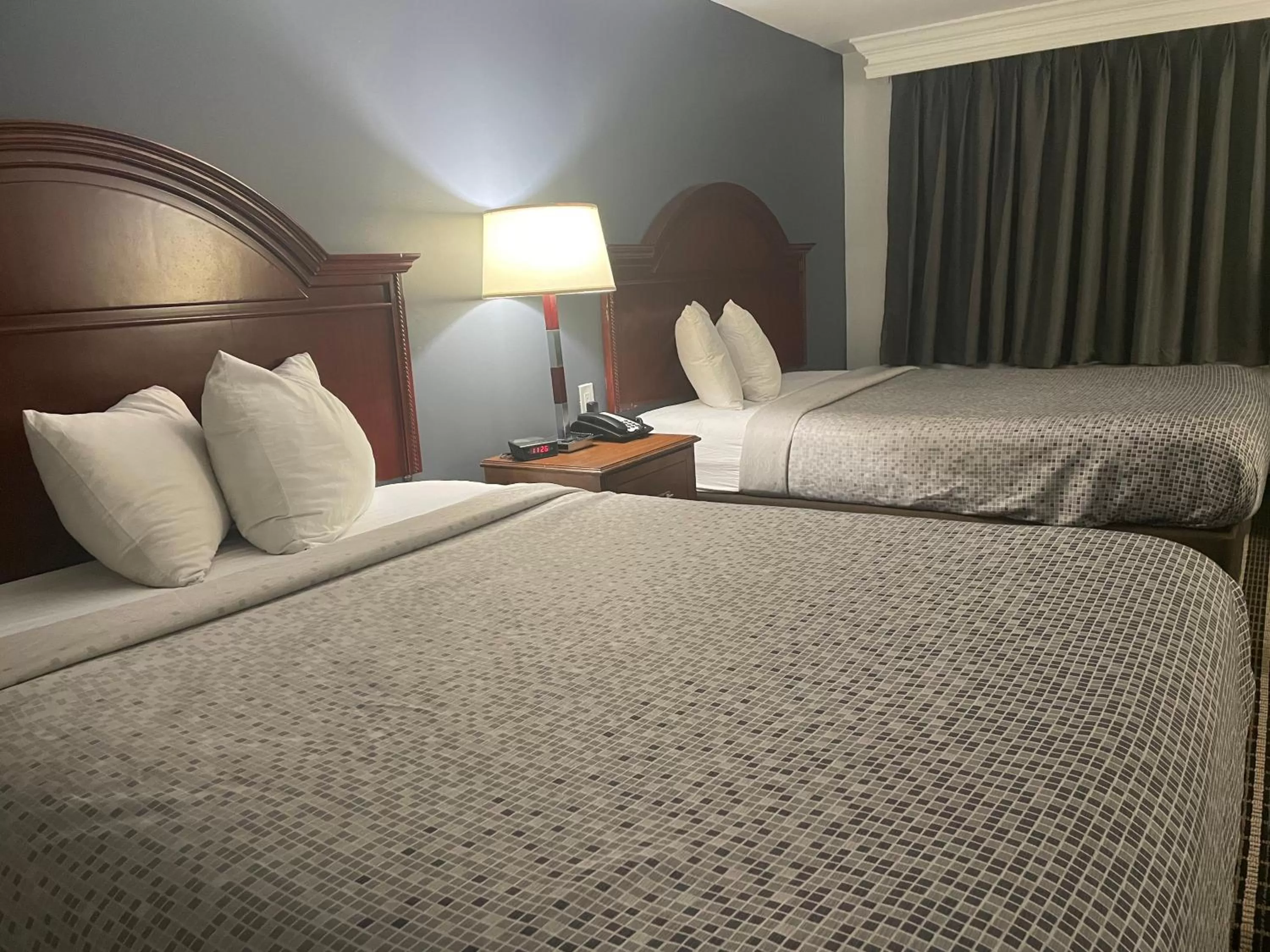 Photo of the whole room, Bed in Econo Lodge Jefferson Hills Hwy 51