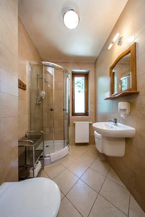 Single Room with Balcony in Hotel Dwór Karolówka Single Room with Balcony in Hotel Dwór Karolówka