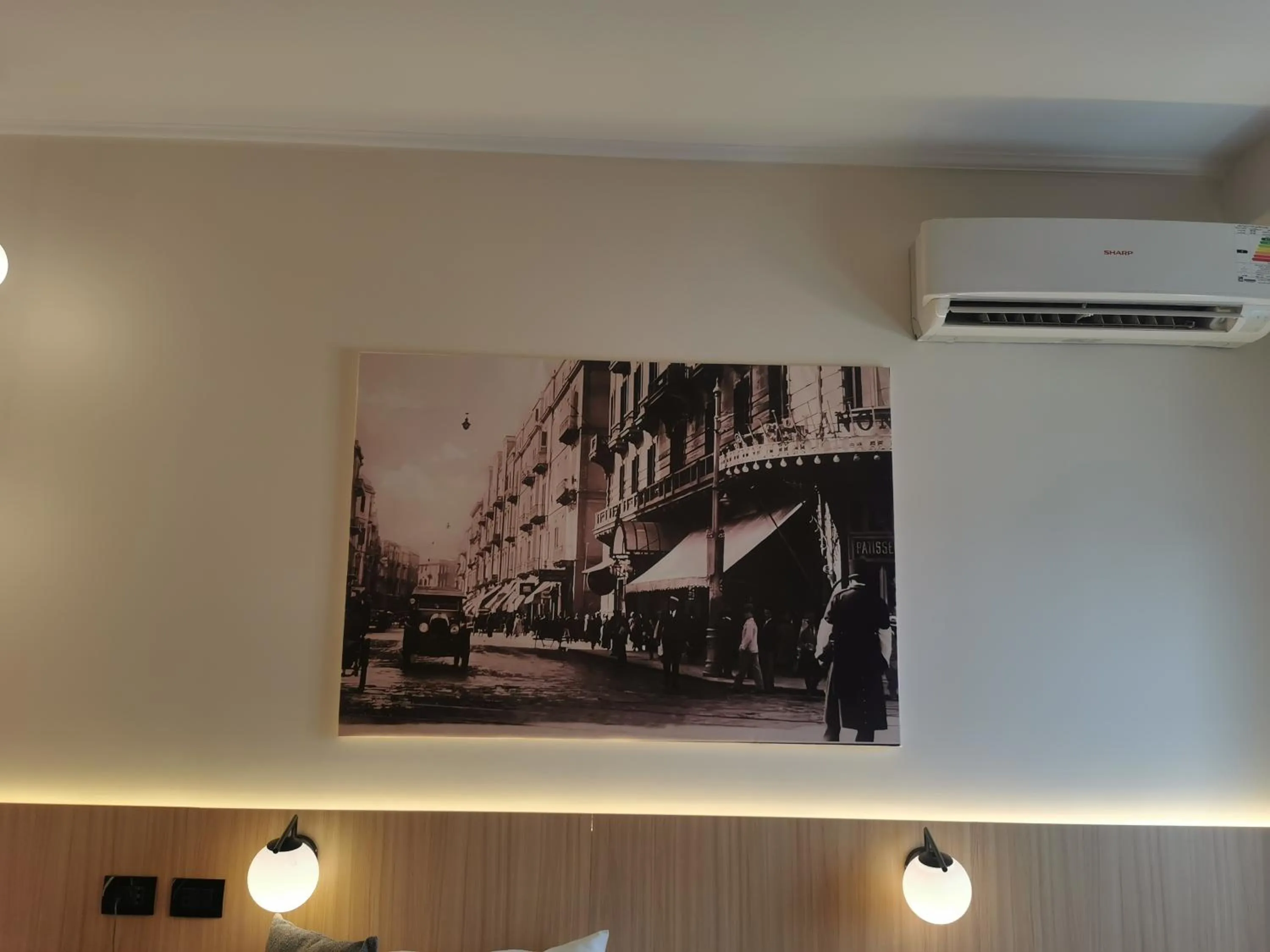 Decorative detail in Green Plaza Inn '''Business &Families Only'''