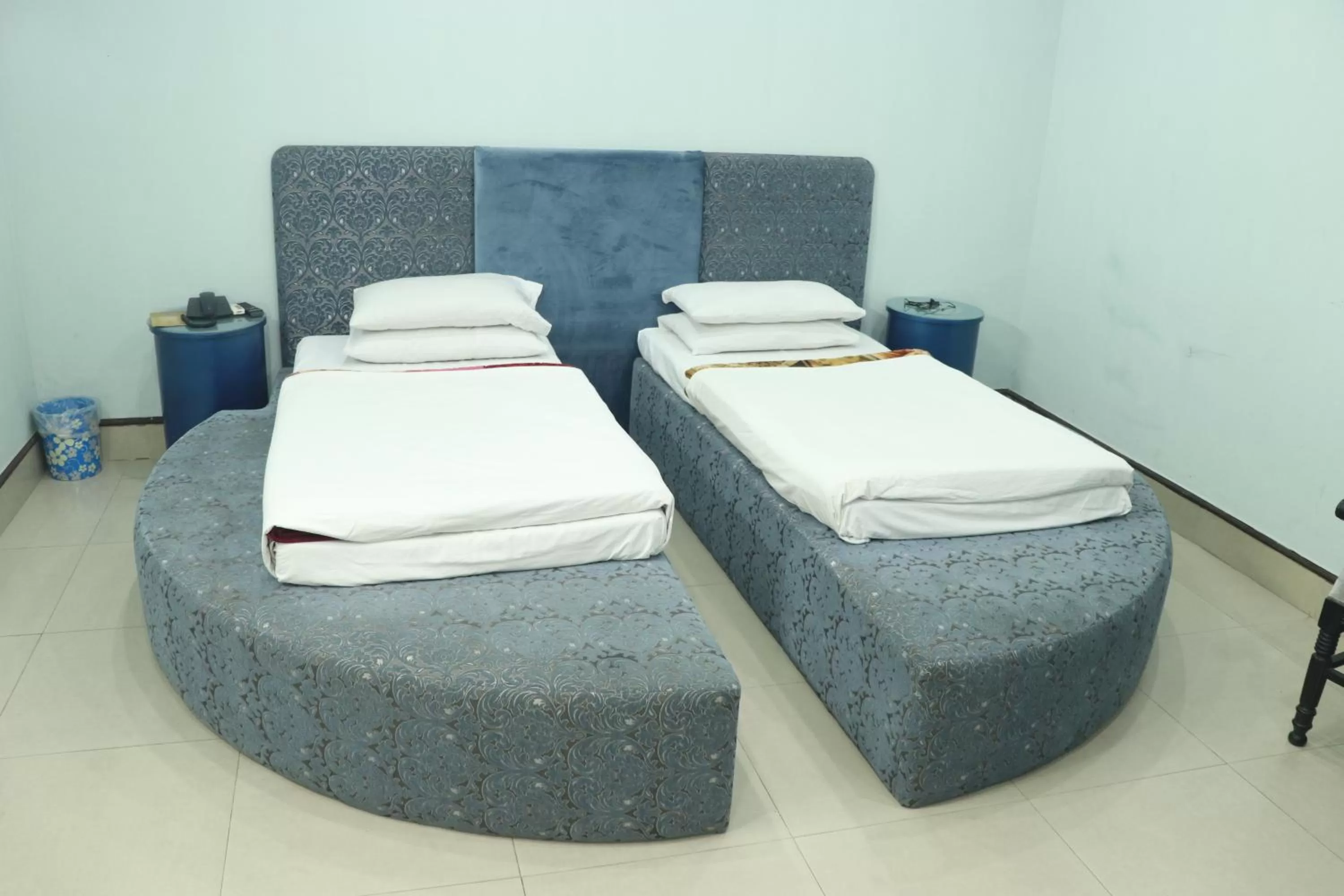 Bed in Hotel Grace inn