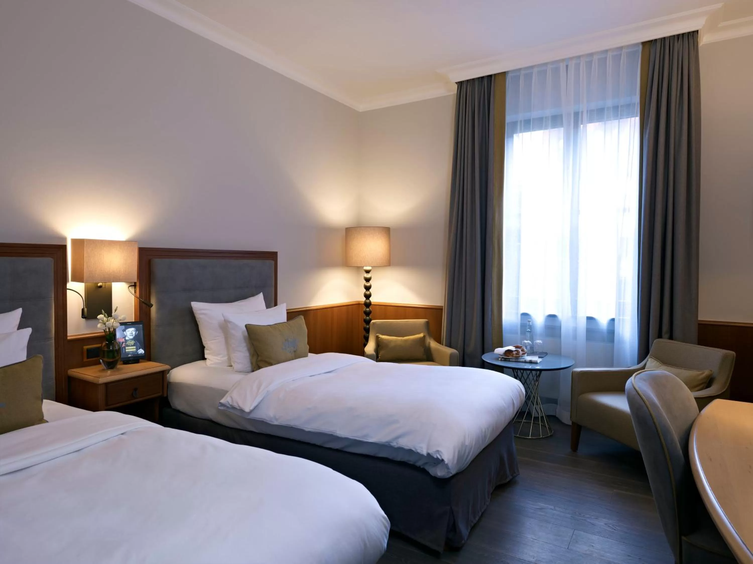 Photo of the whole room, Bed in Platzl Hotel - Superior