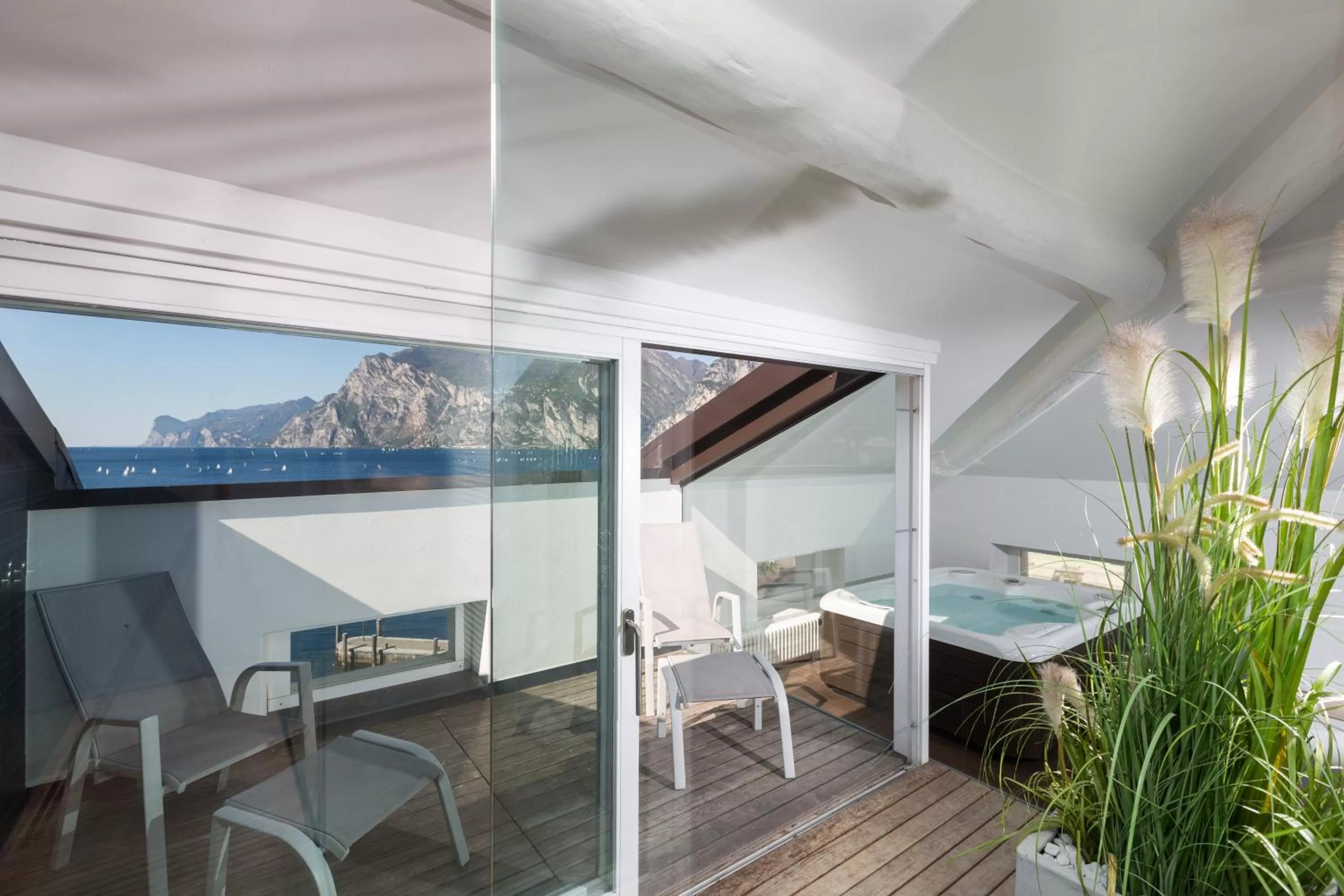 Hot Tub in Hotel Lago Di Garda