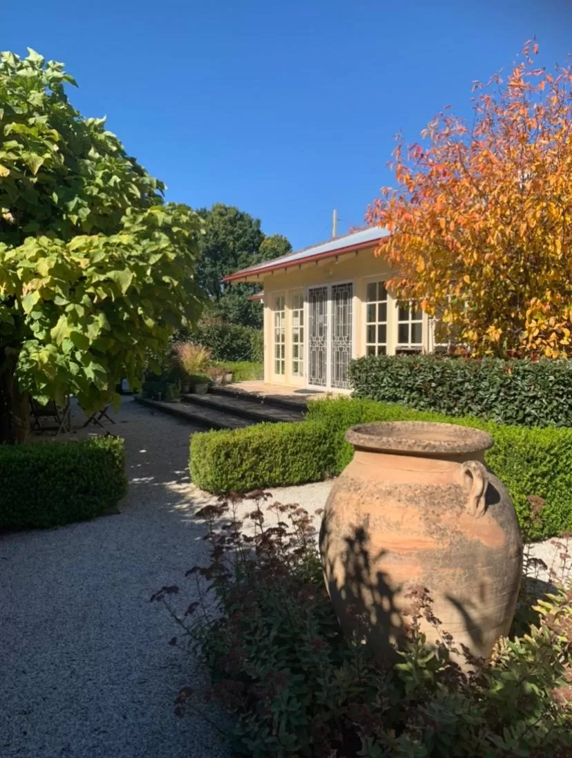 Property Building in Howlong Old Post Office Luxury Suite