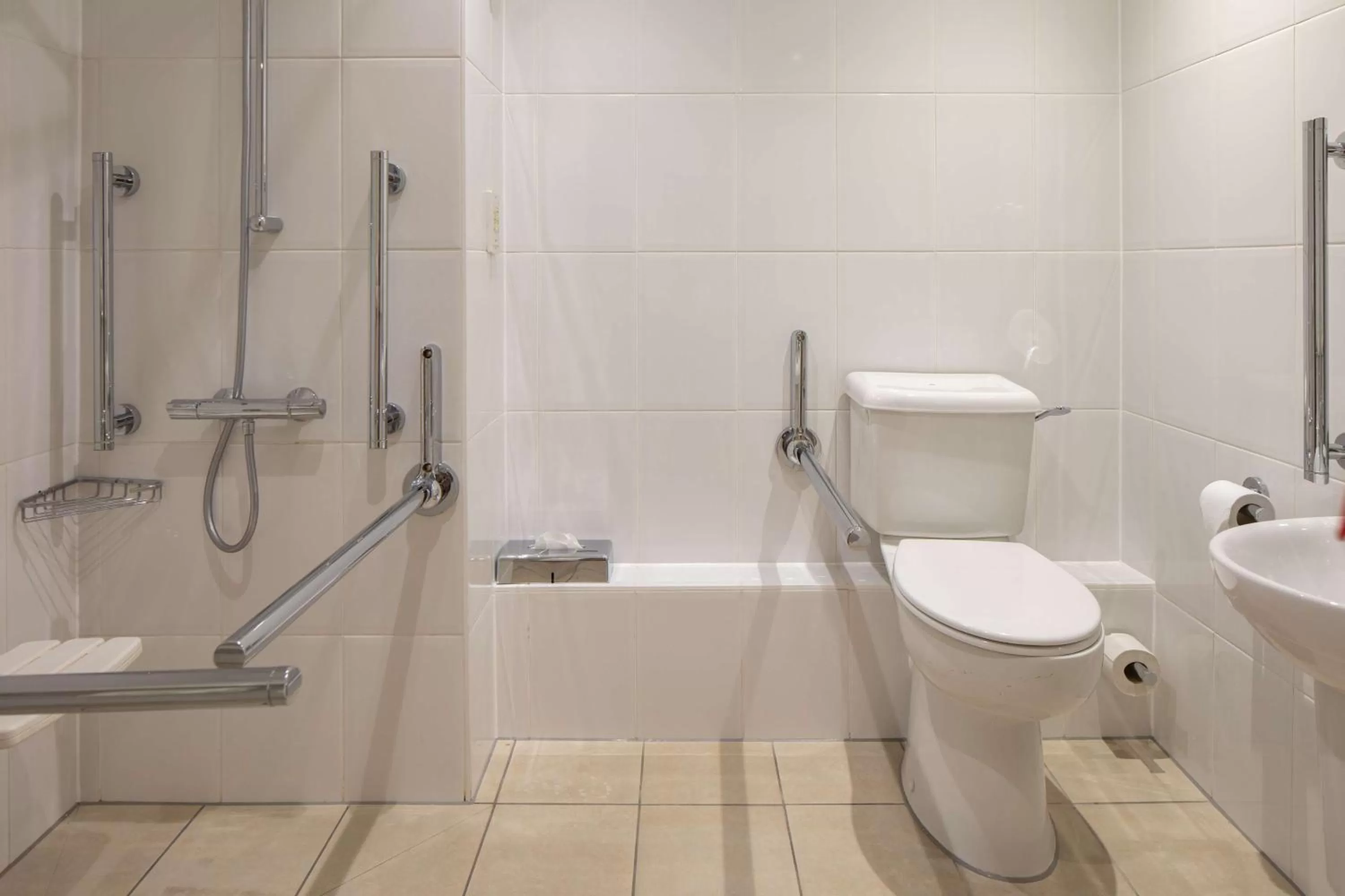 Toilet in DoubleTree by Hilton Southampton