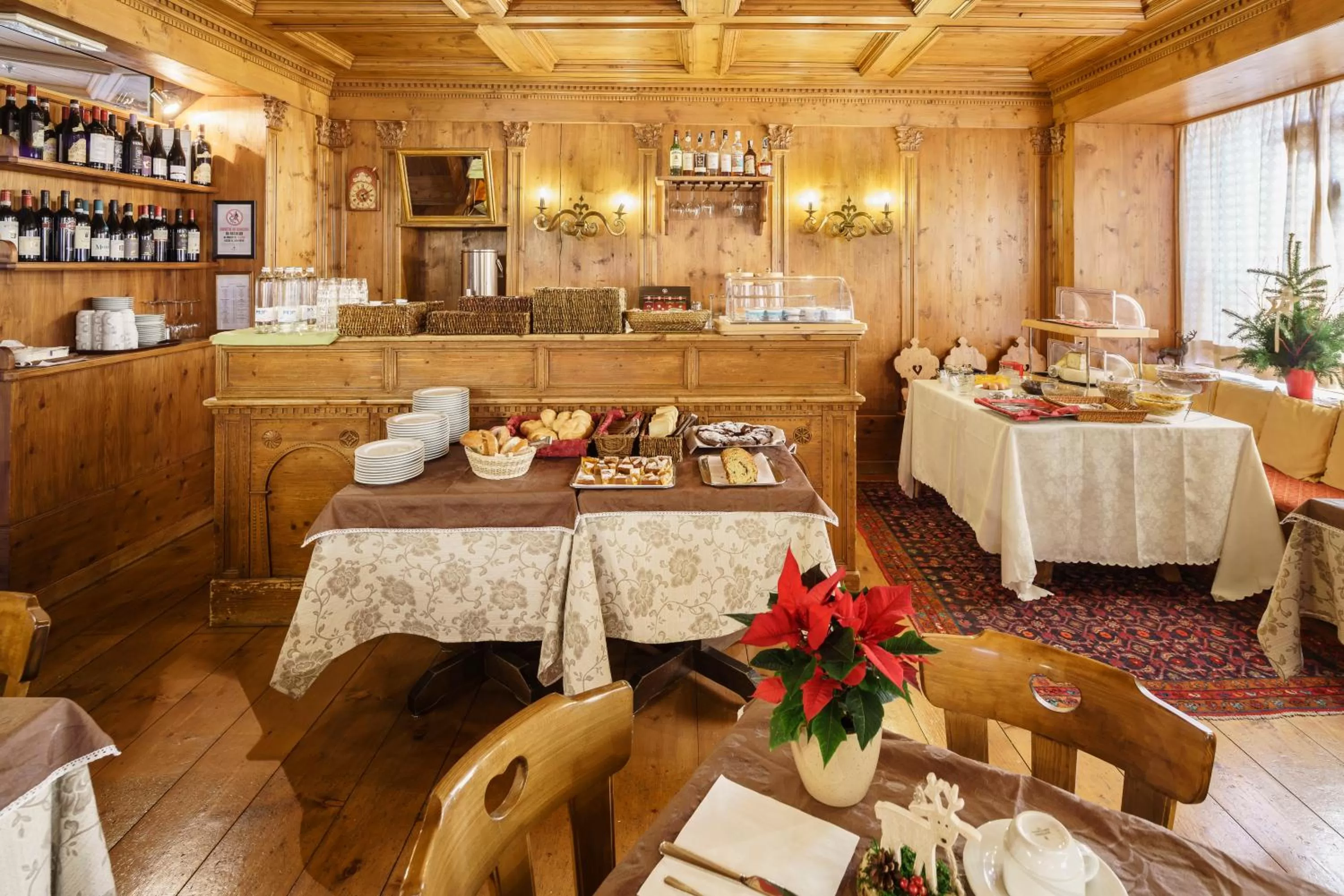Restaurant/places to eat in Hotel Aquila