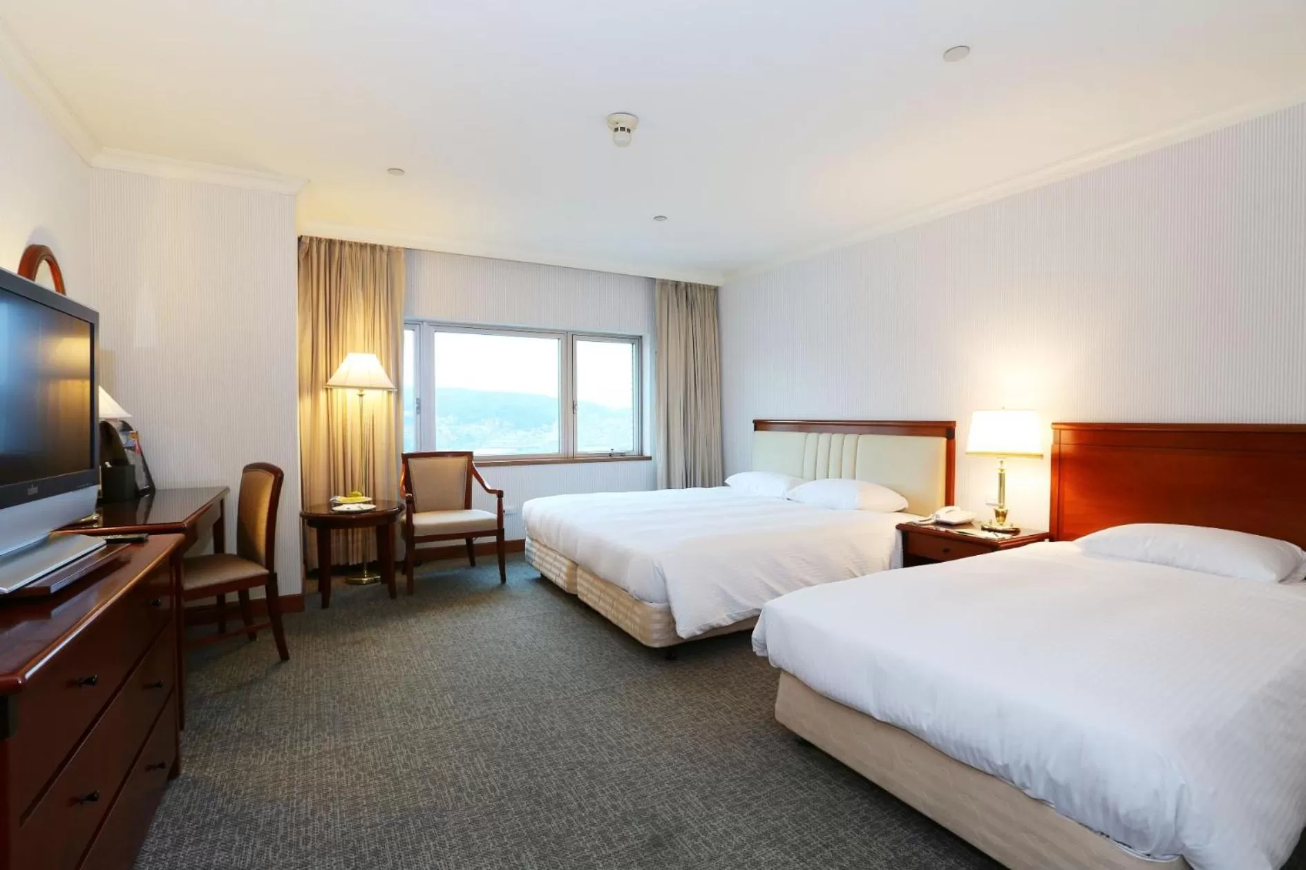 Photo of the whole room, Bed in Evergreen Laurel Hotel - Keelung