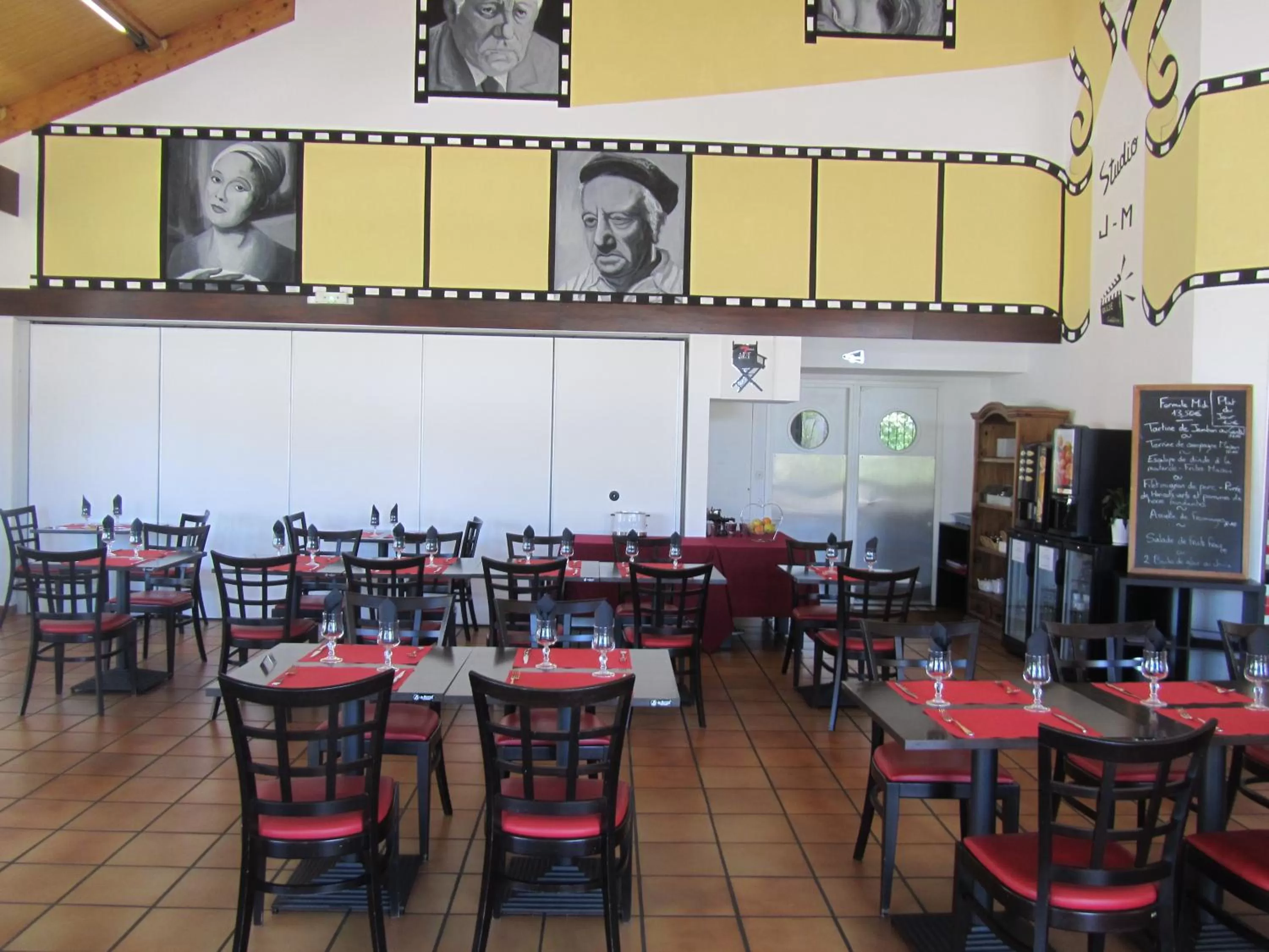 Restaurant/places to eat in Hôtel Le Saint Joseph