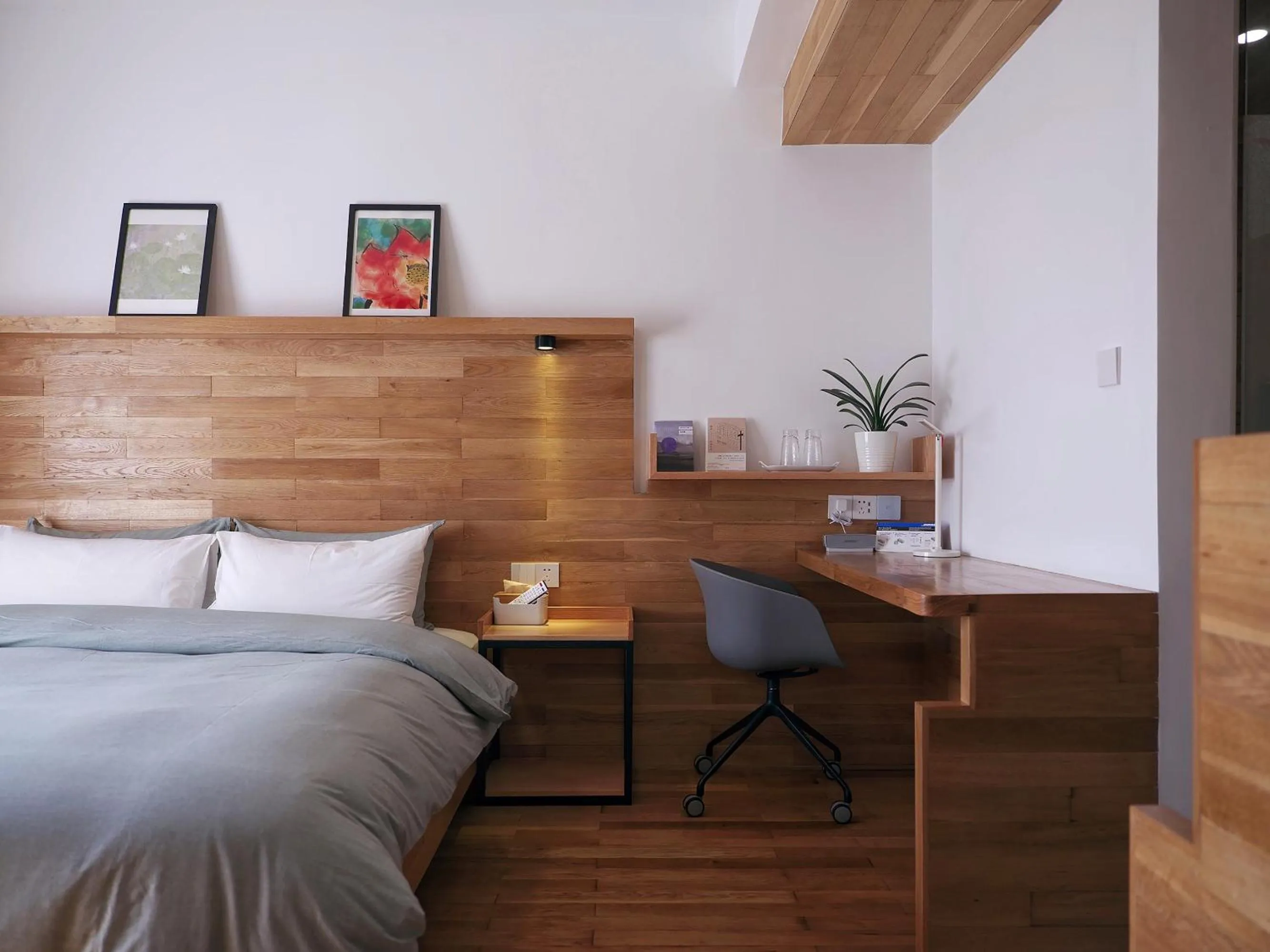 Photo of the whole room, Bed in Rock&Wood Cozy House