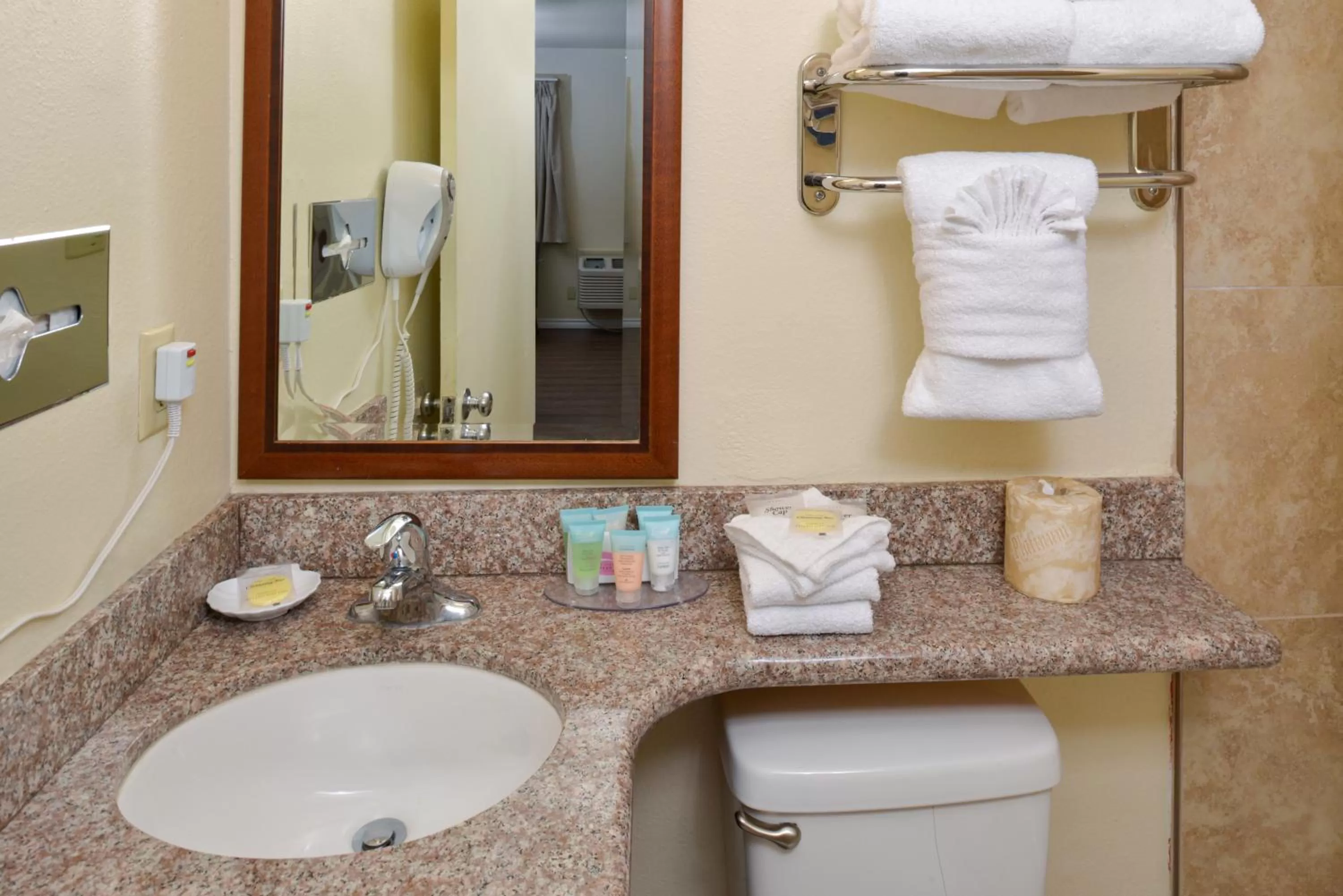 Toilet in Edgewater Inn and Suites