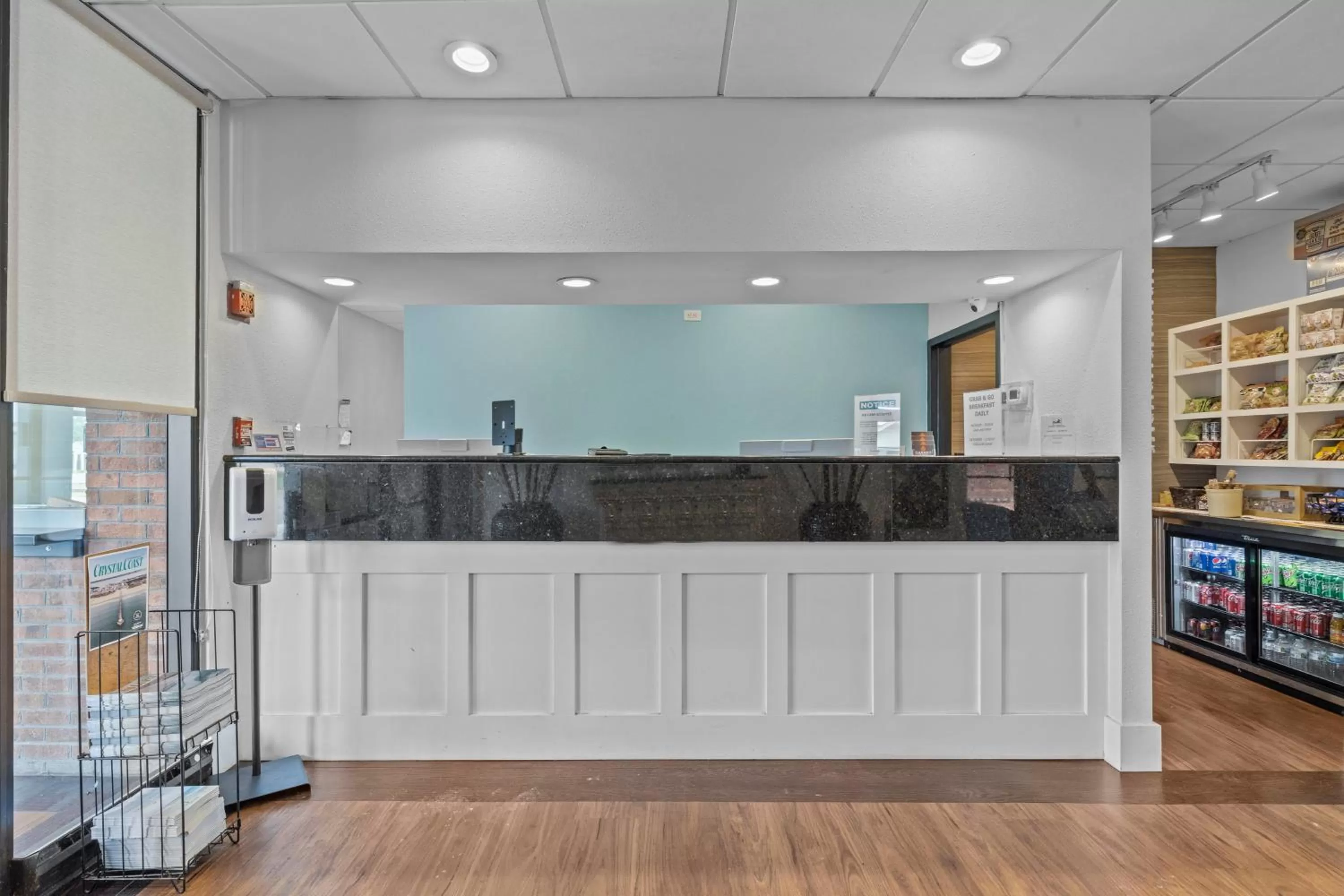 Lobby or reception in Garnet Inn & Suites, Morehead City near Atlantic Beach