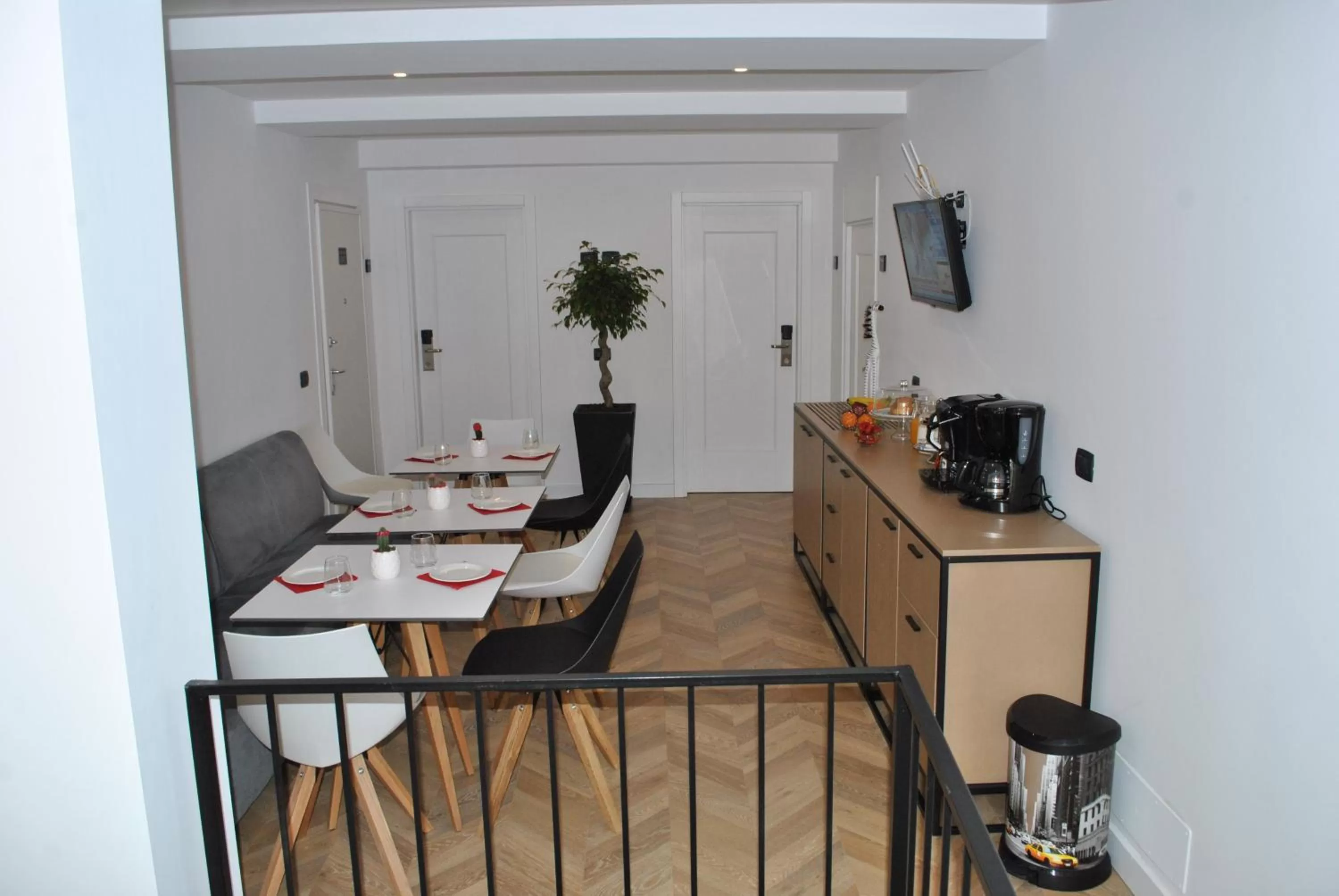 Restaurant/places to eat, Dining Area in Prime Hotel