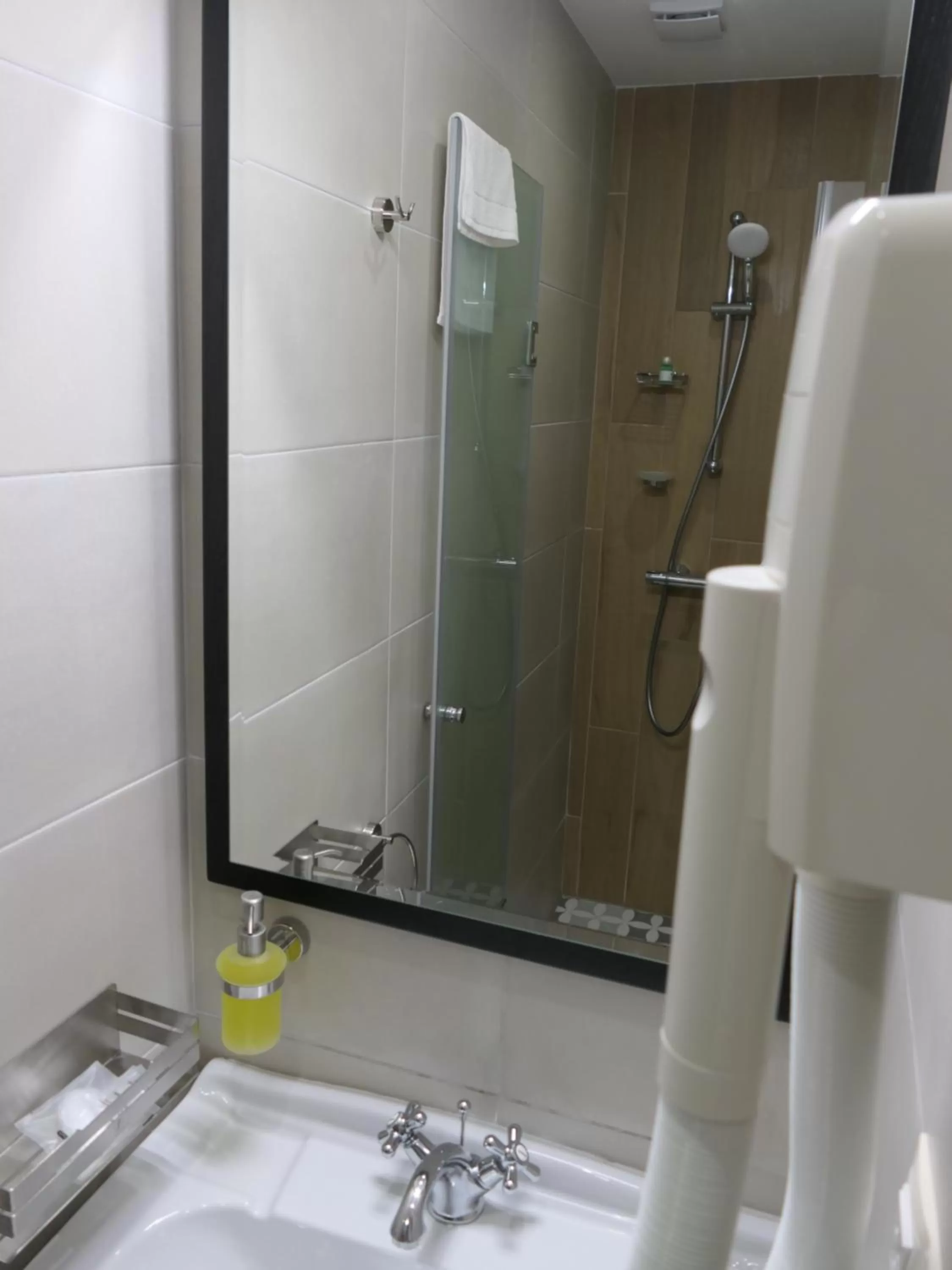 Bathroom in Hotel MEDITERRANEO